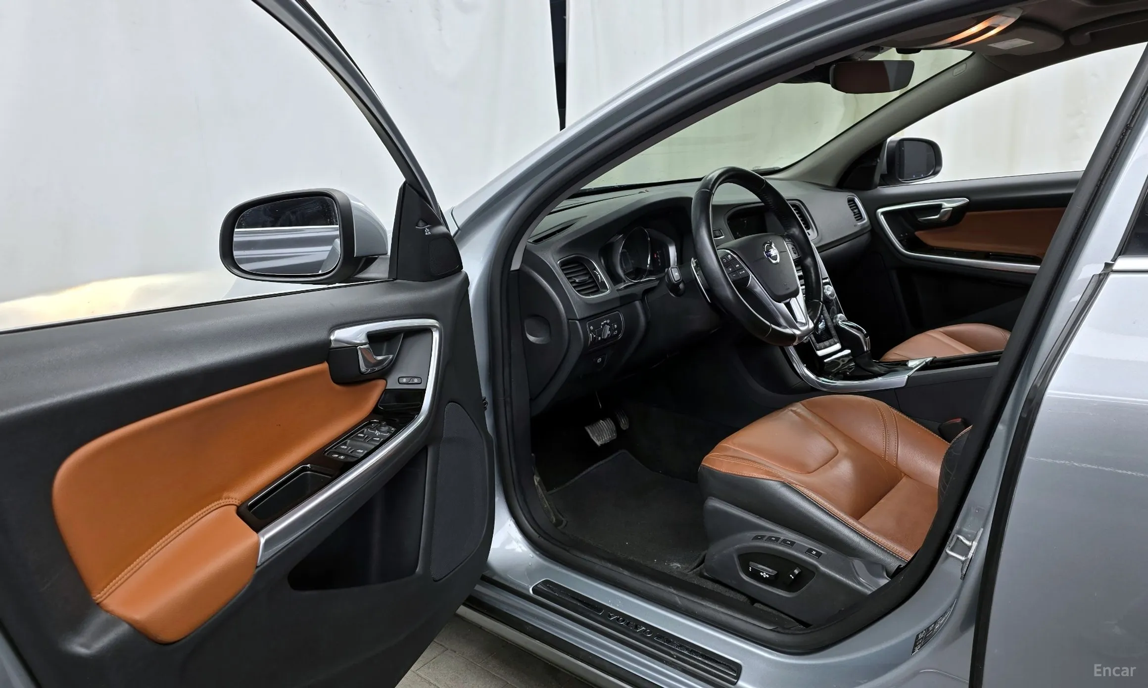 Volvo S60 превью 10