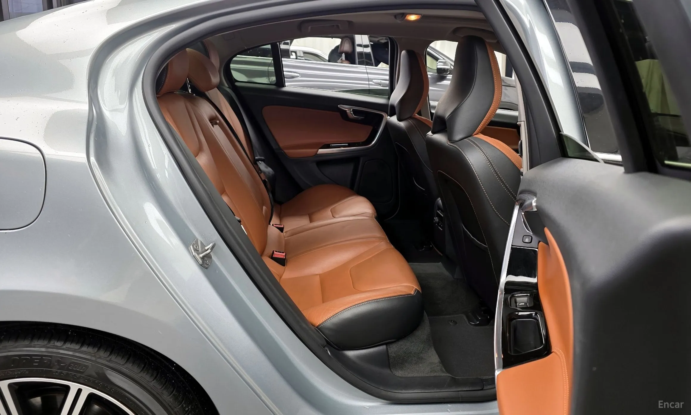 Volvo S60 превью 12