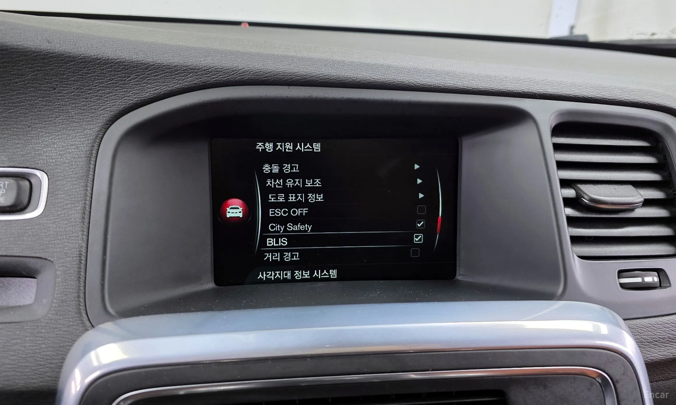 Volvo S60 превью 16