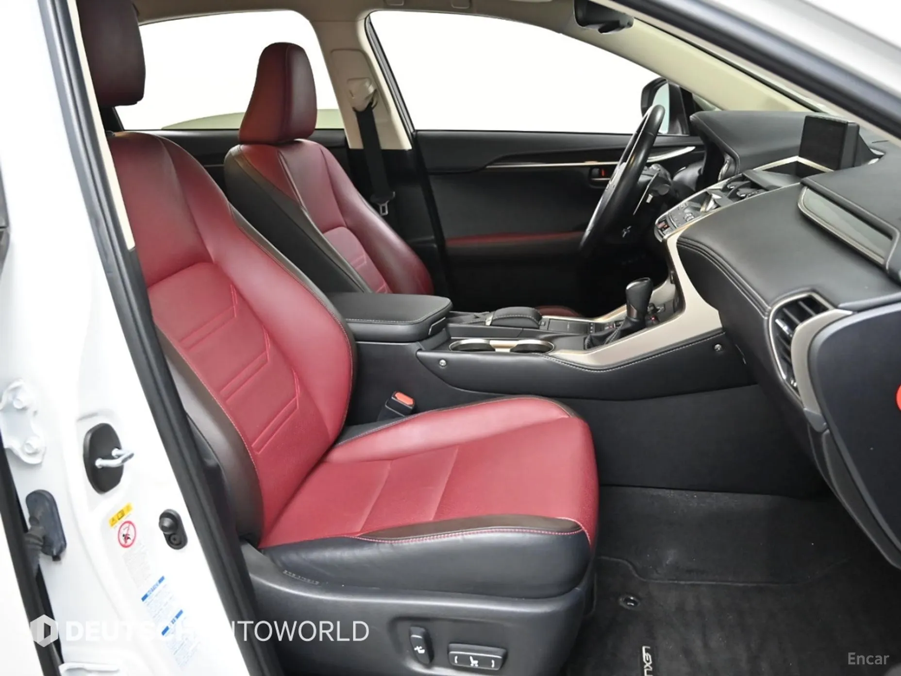 Lexus NX300h превью 10