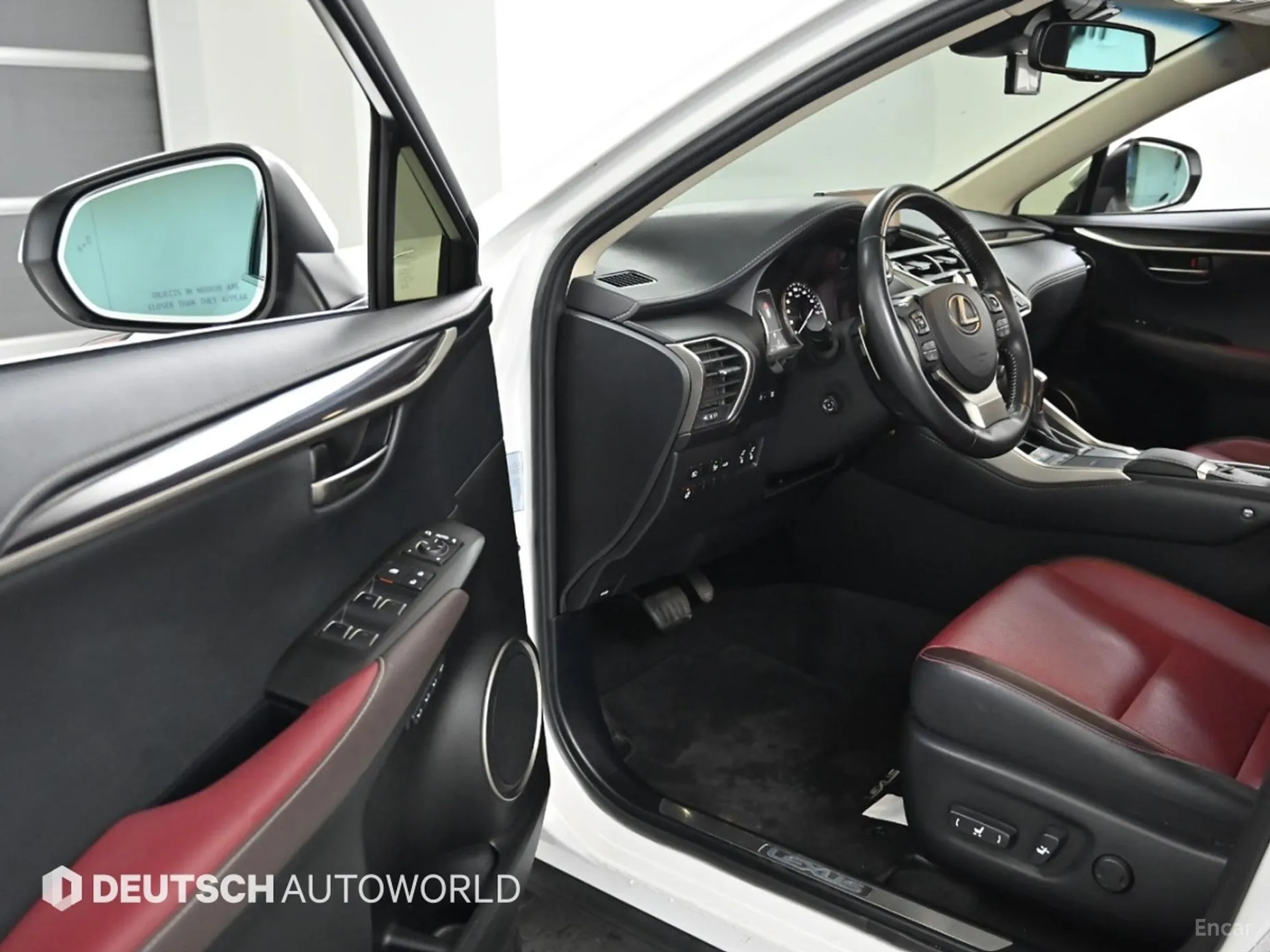 Lexus NX300h превью 11
