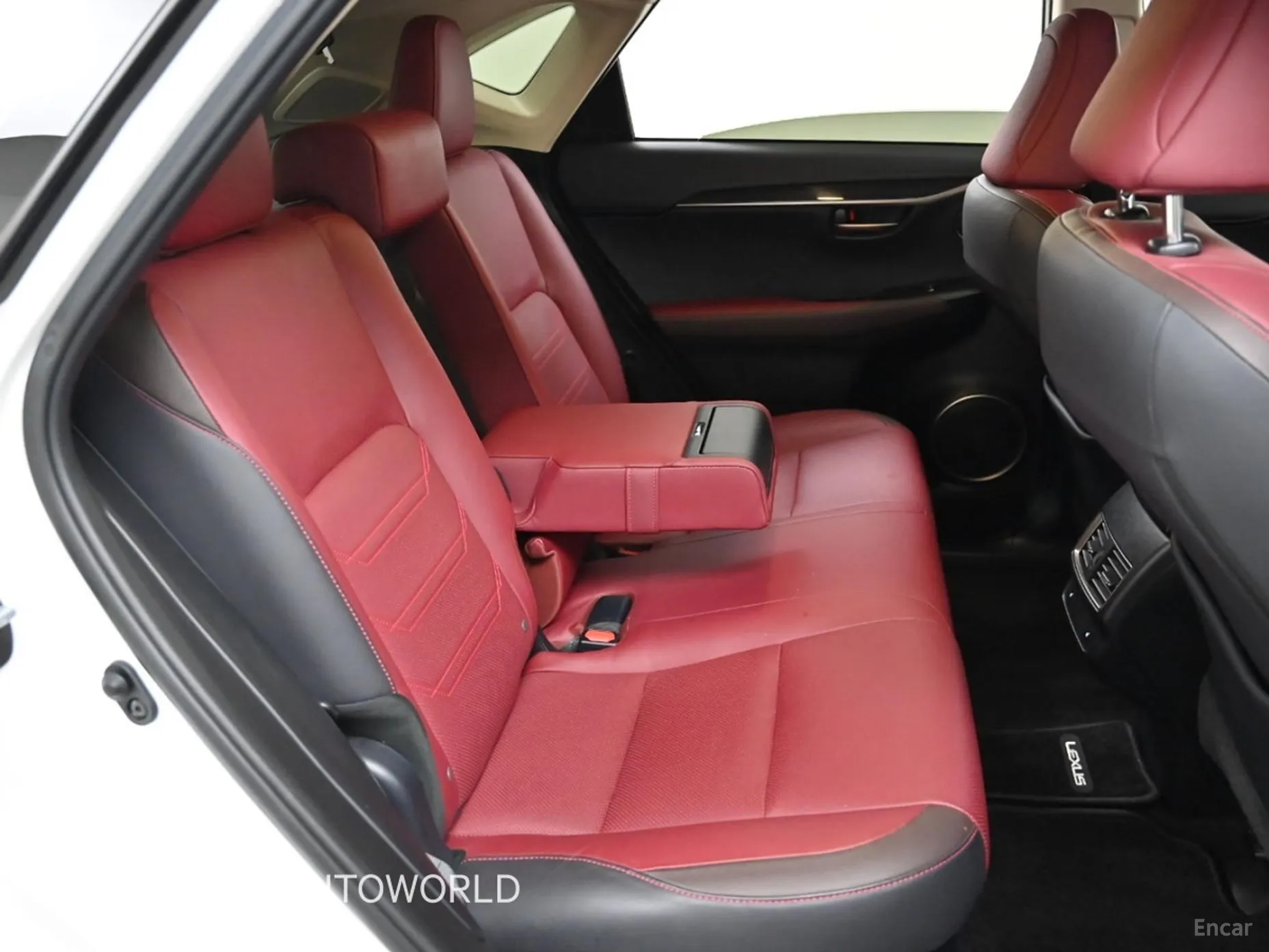 Lexus NX300h превью 12