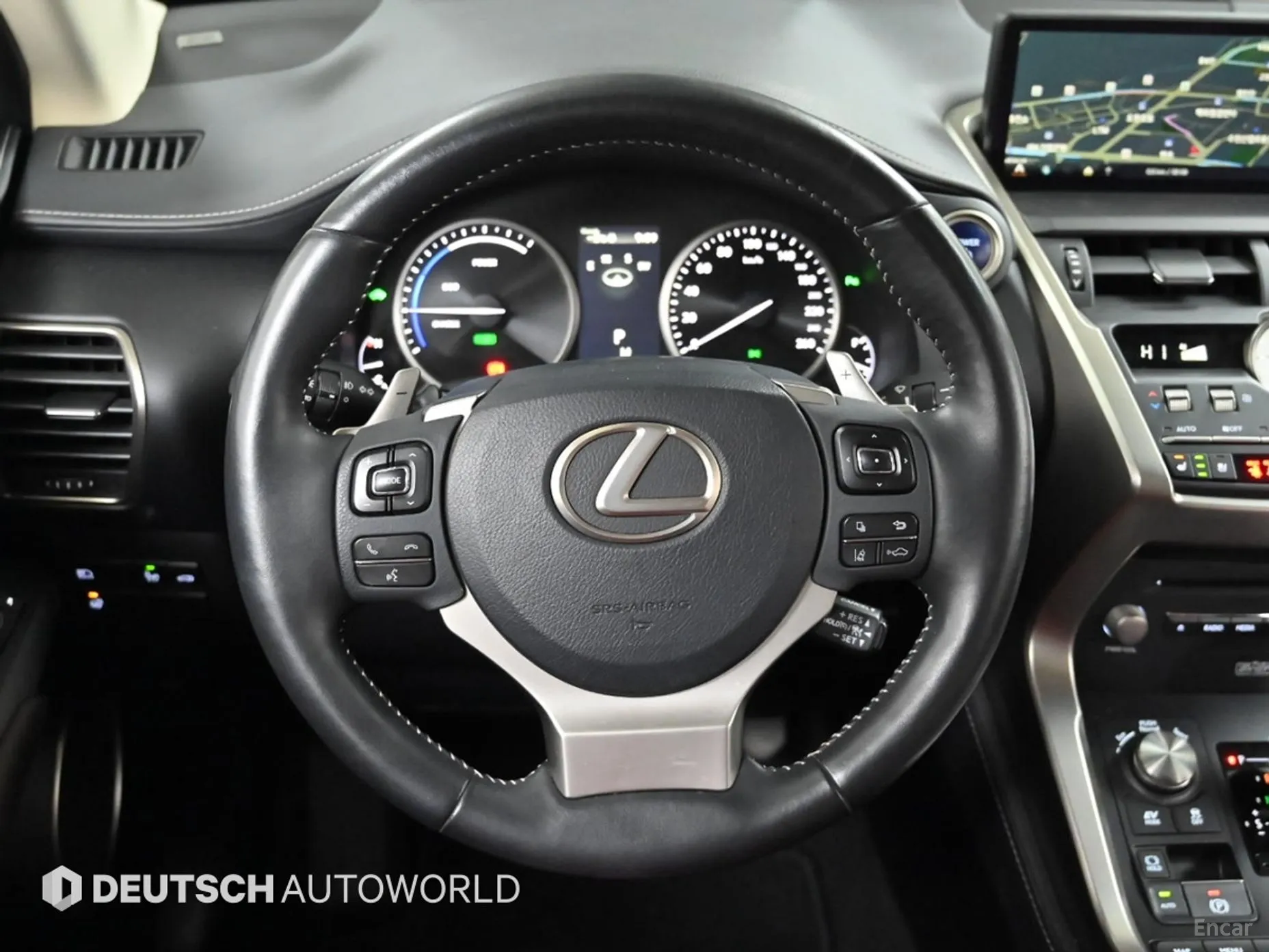 Lexus NX300h превью 13