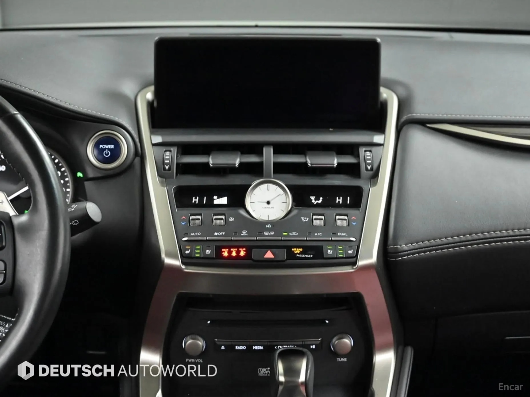 Lexus NX300h превью 14