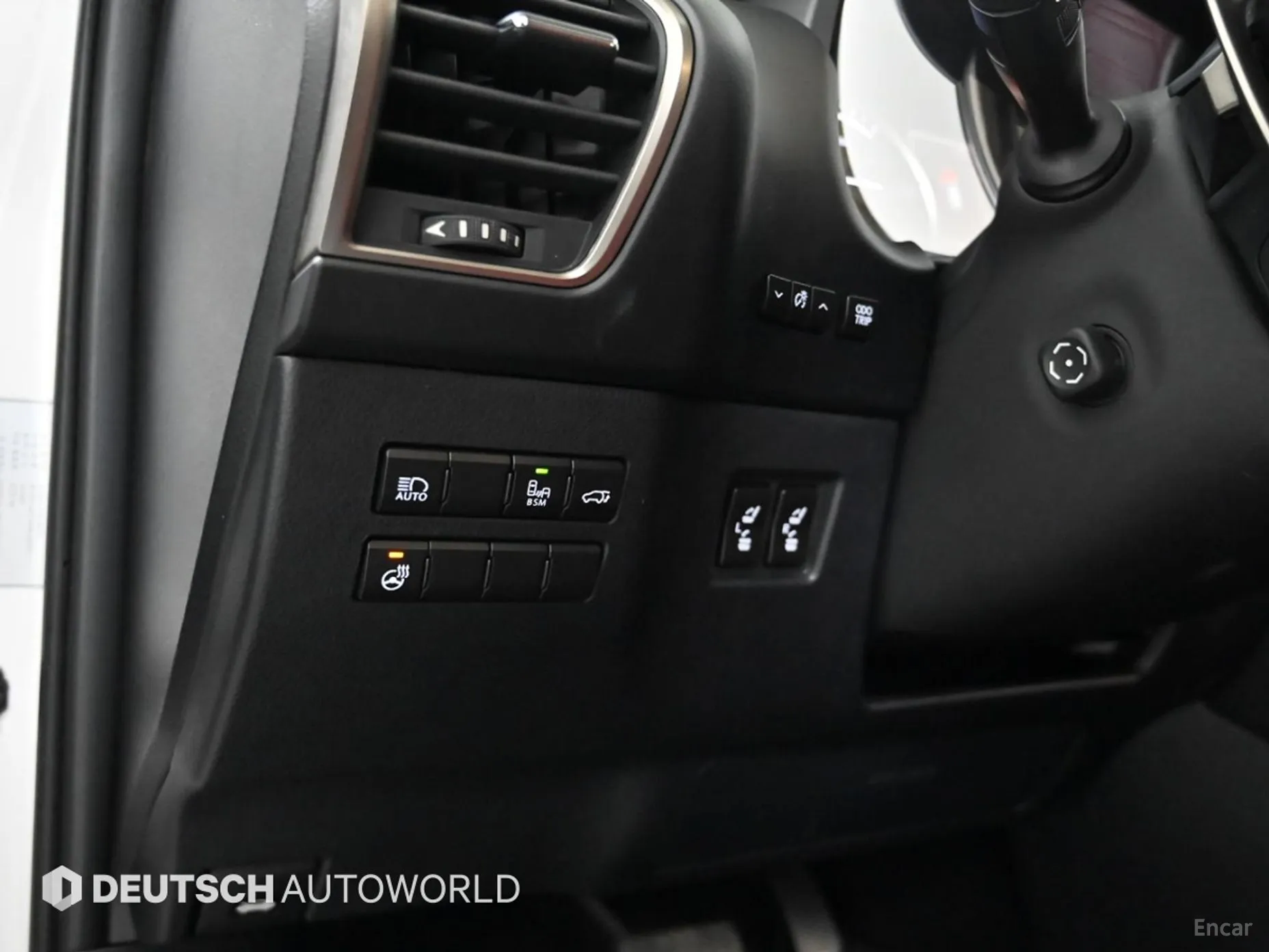 Lexus NX300h превью 17