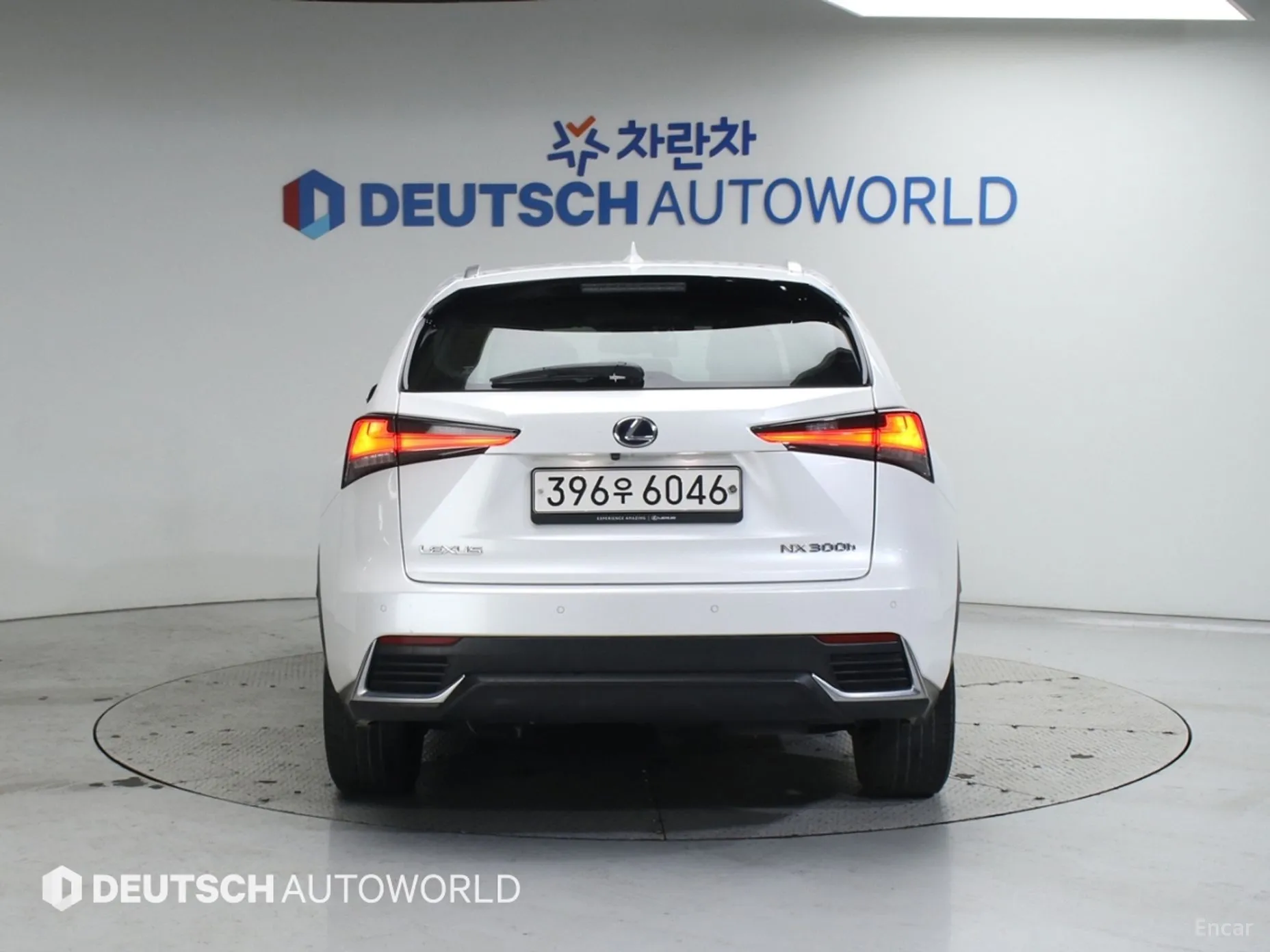Lexus NX300h превью 4