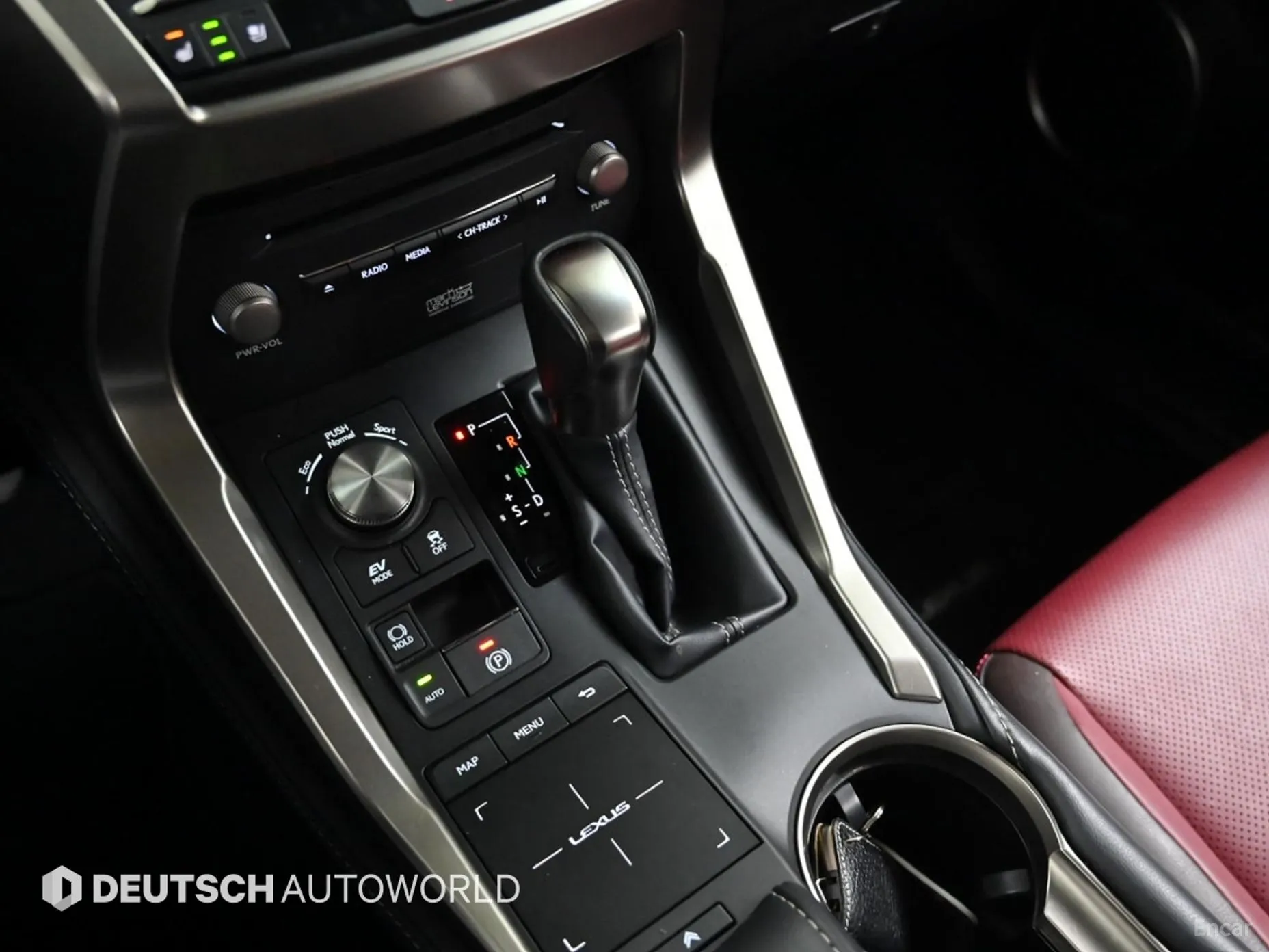 Lexus NX300h превью 9