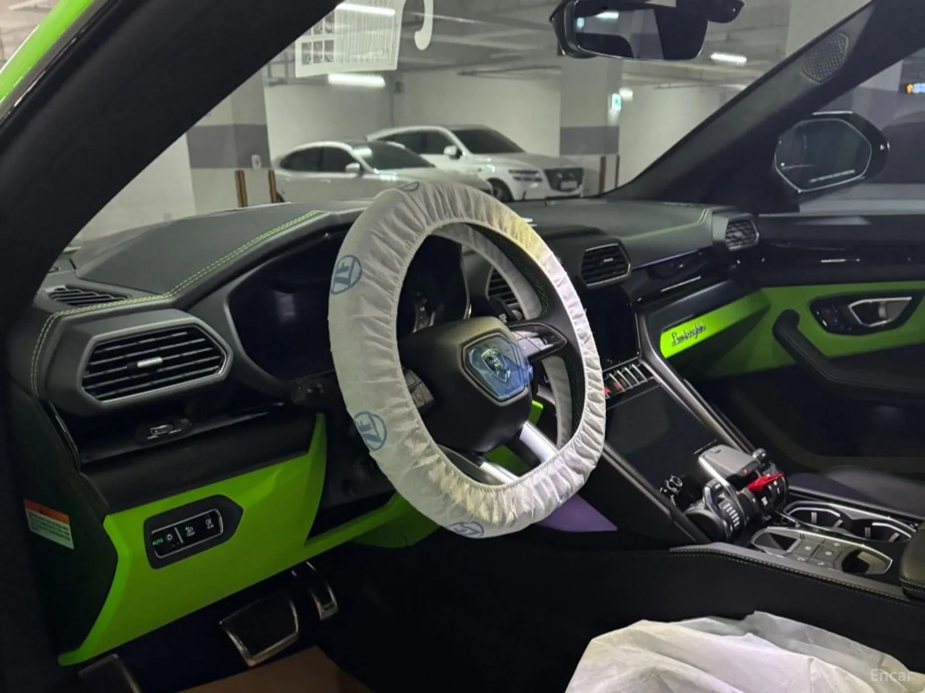 Lamborghini Urus превью 13