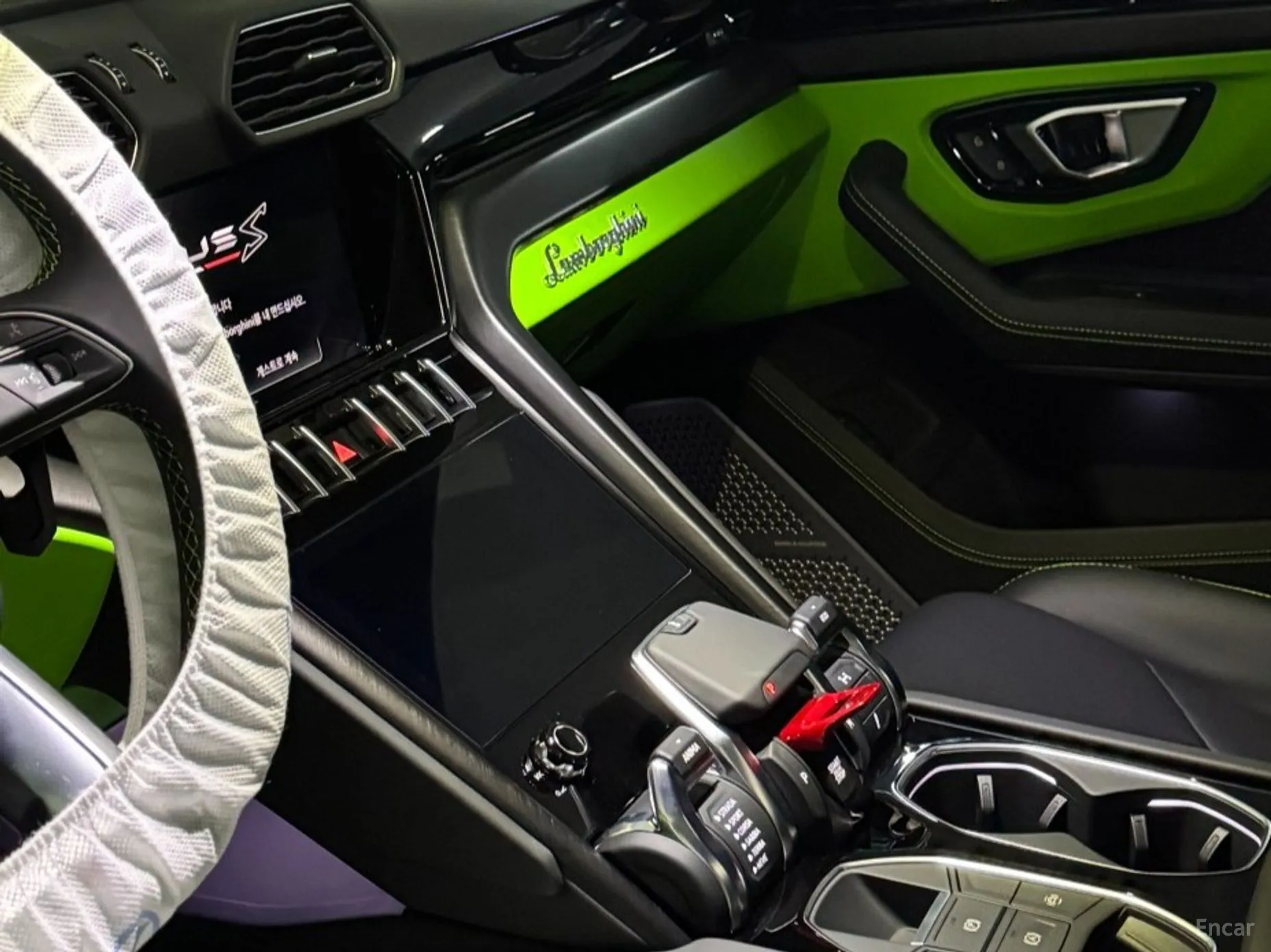 Lamborghini Urus превью 14