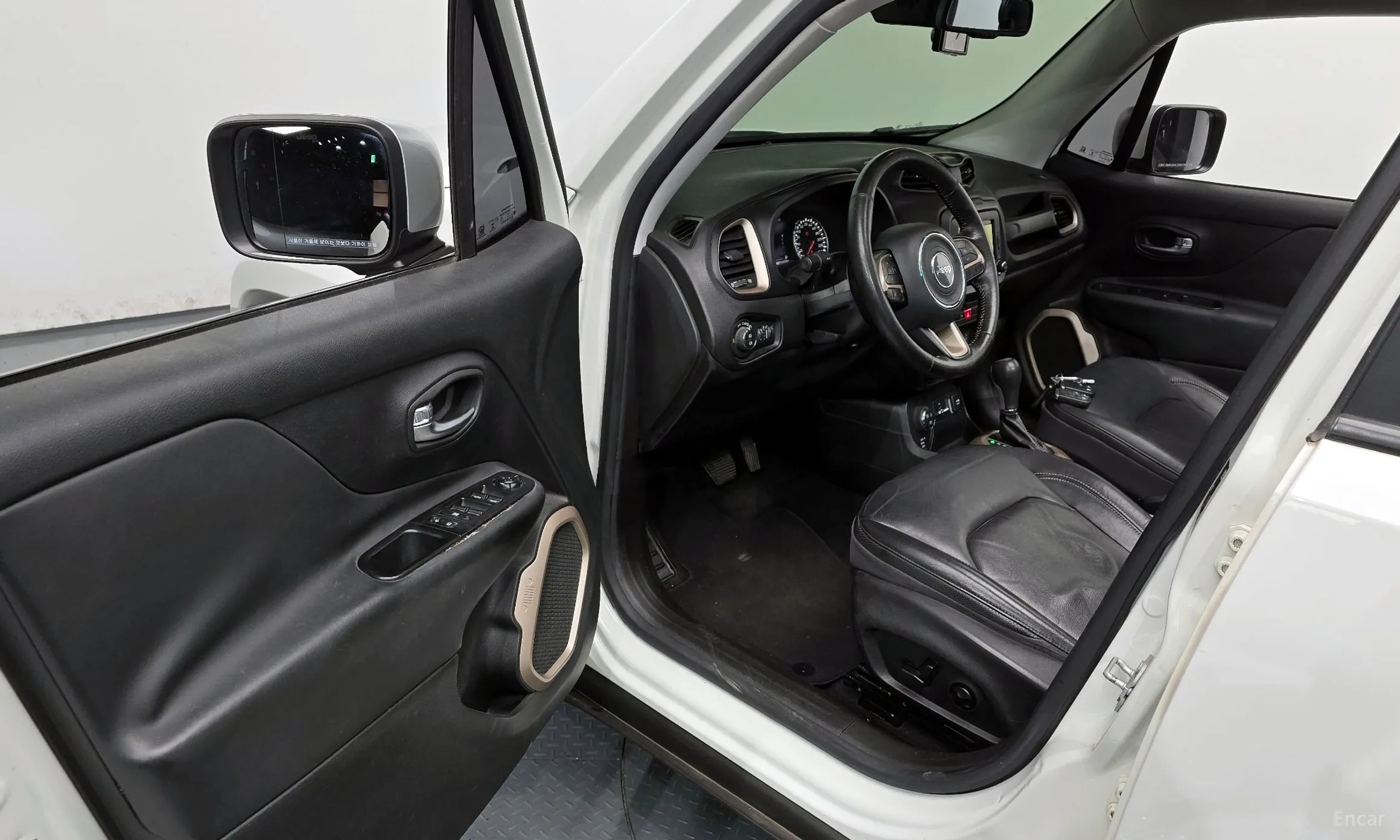 Jeep Renegade превью 10
