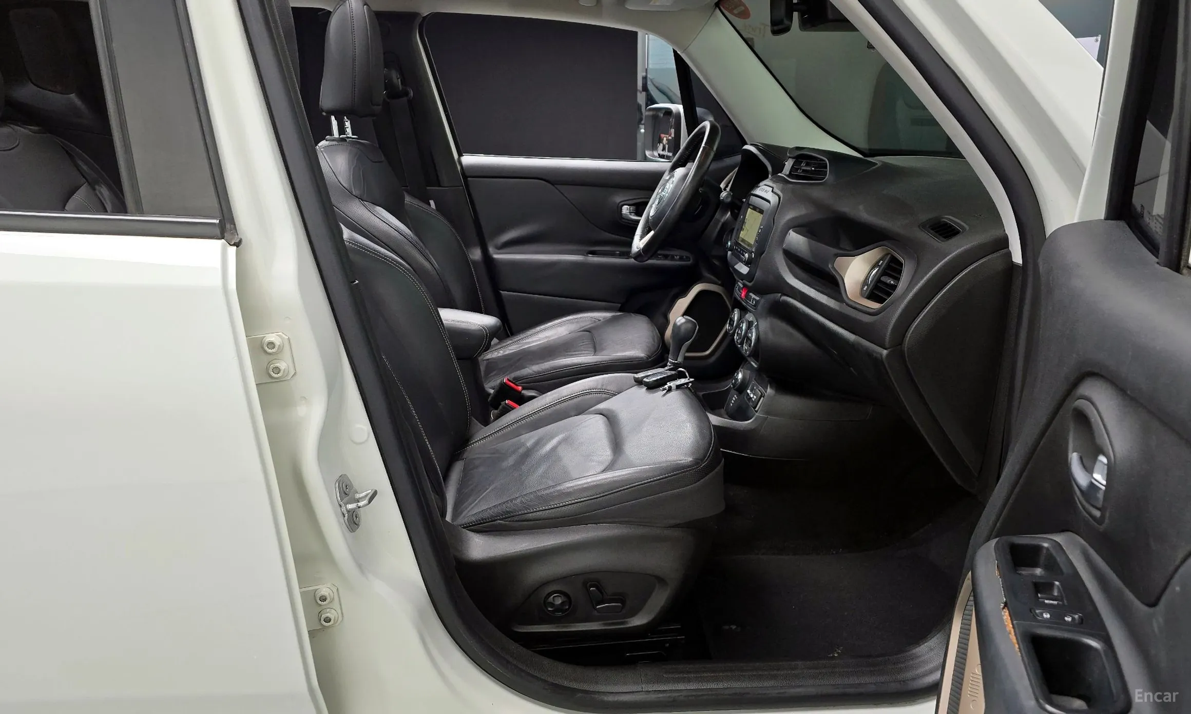 Jeep Renegade превью 11