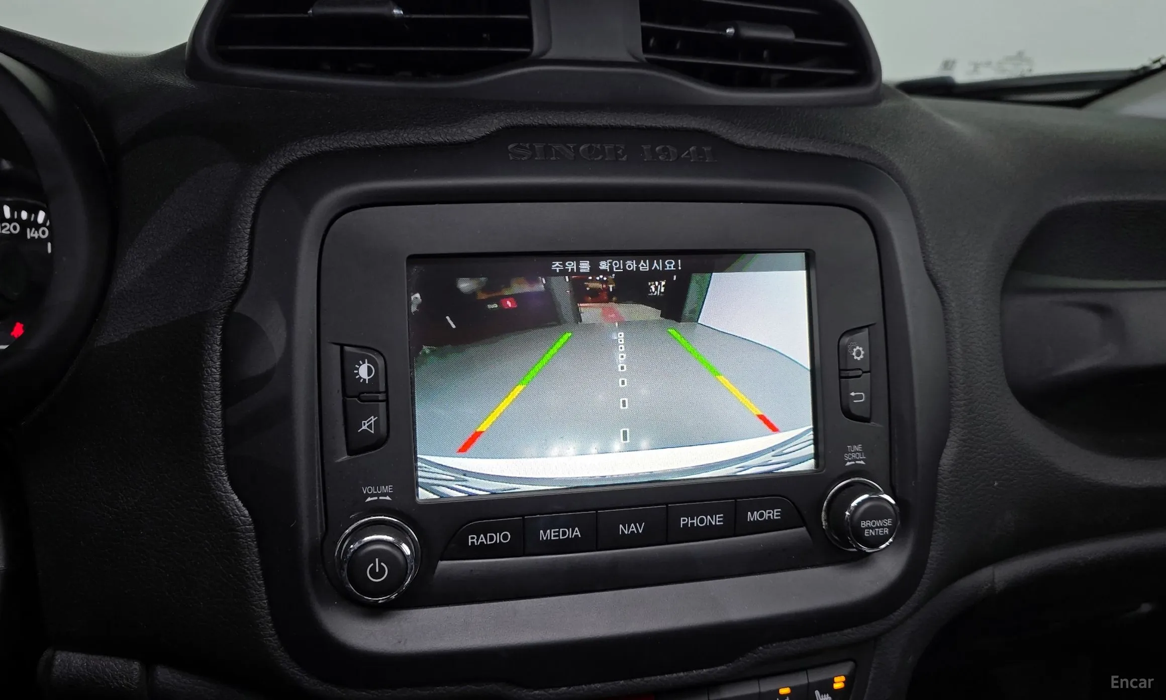 Jeep Renegade превью 15
