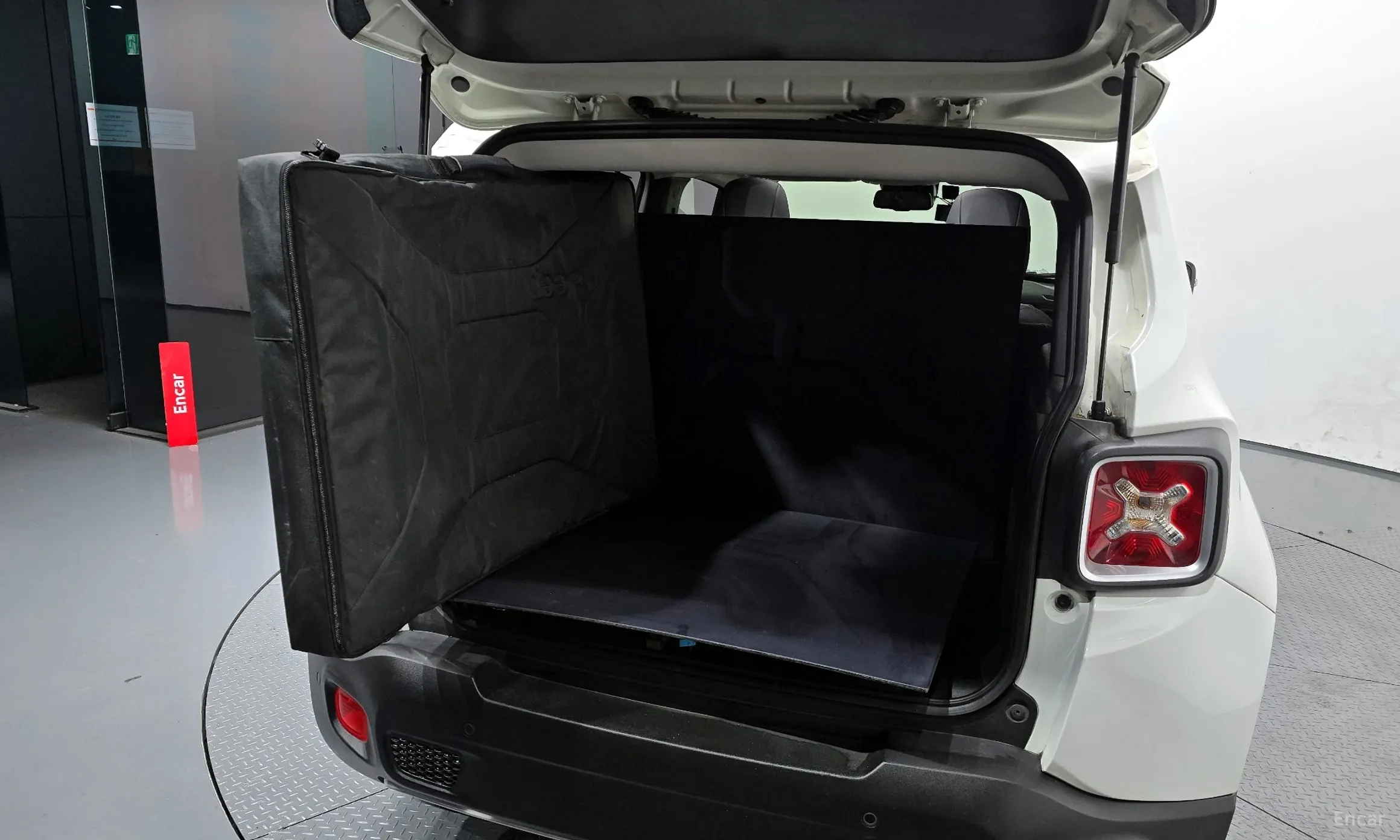 Jeep Renegade превью 20