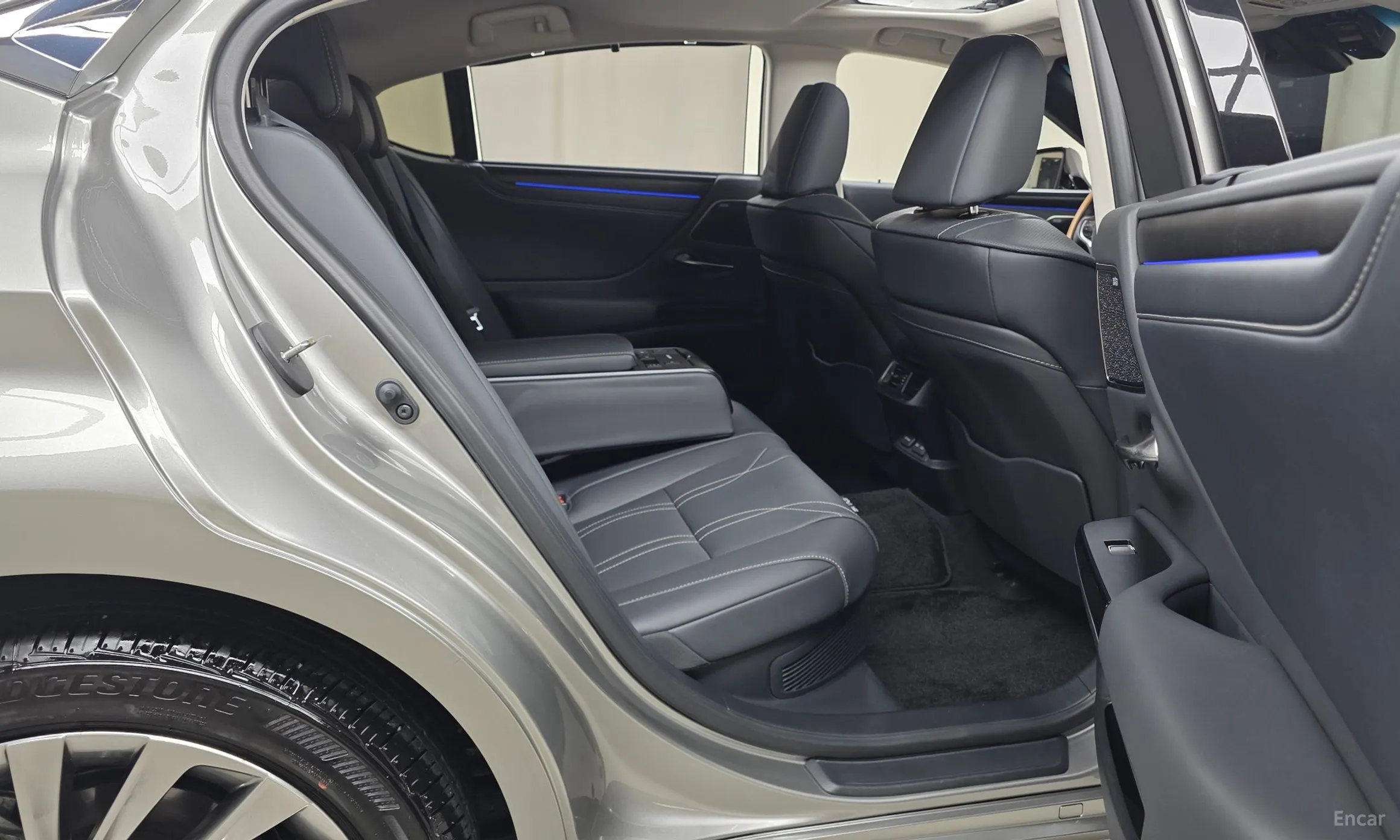 Lexus ES300h 7th Generation превью 12