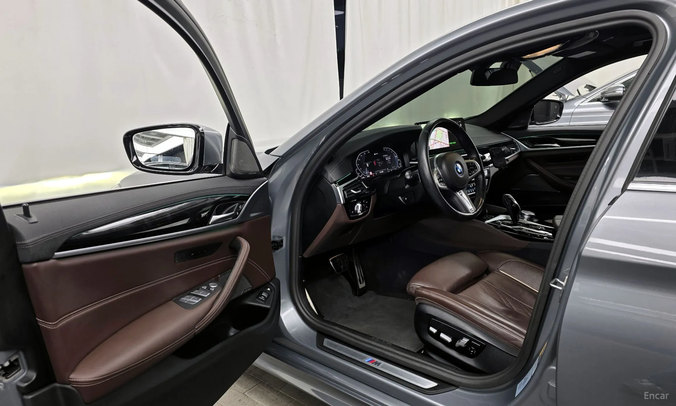 BMW 5 Series (G30) превью 10
