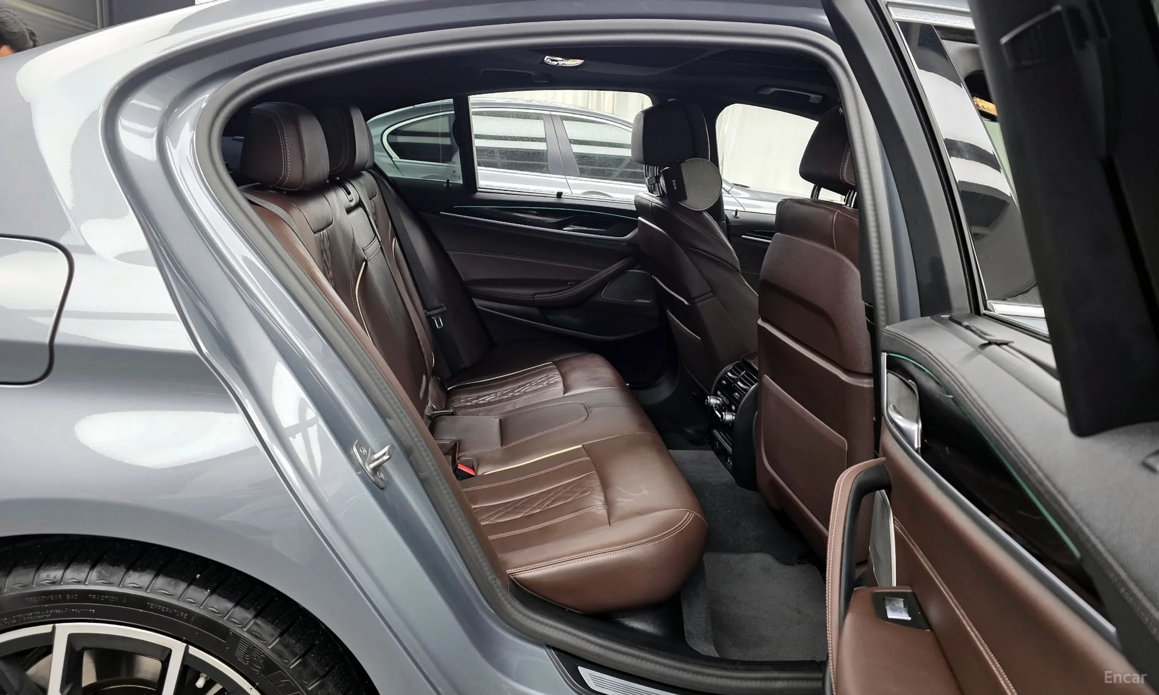 BMW 5 Series (G30) превью 12