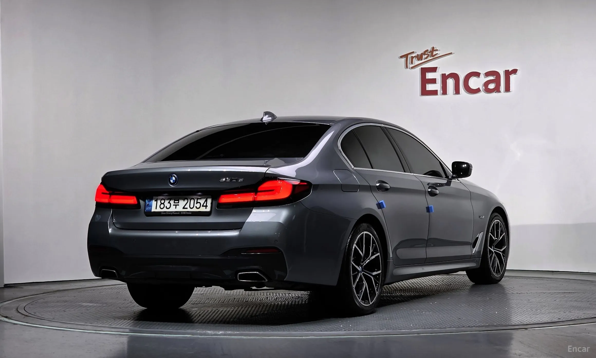 BMW 5 Series (G30) превью 2