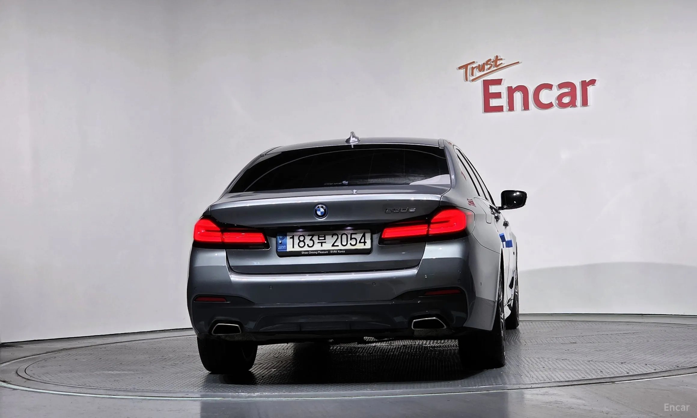 BMW 5 Series (G30) превью 4
