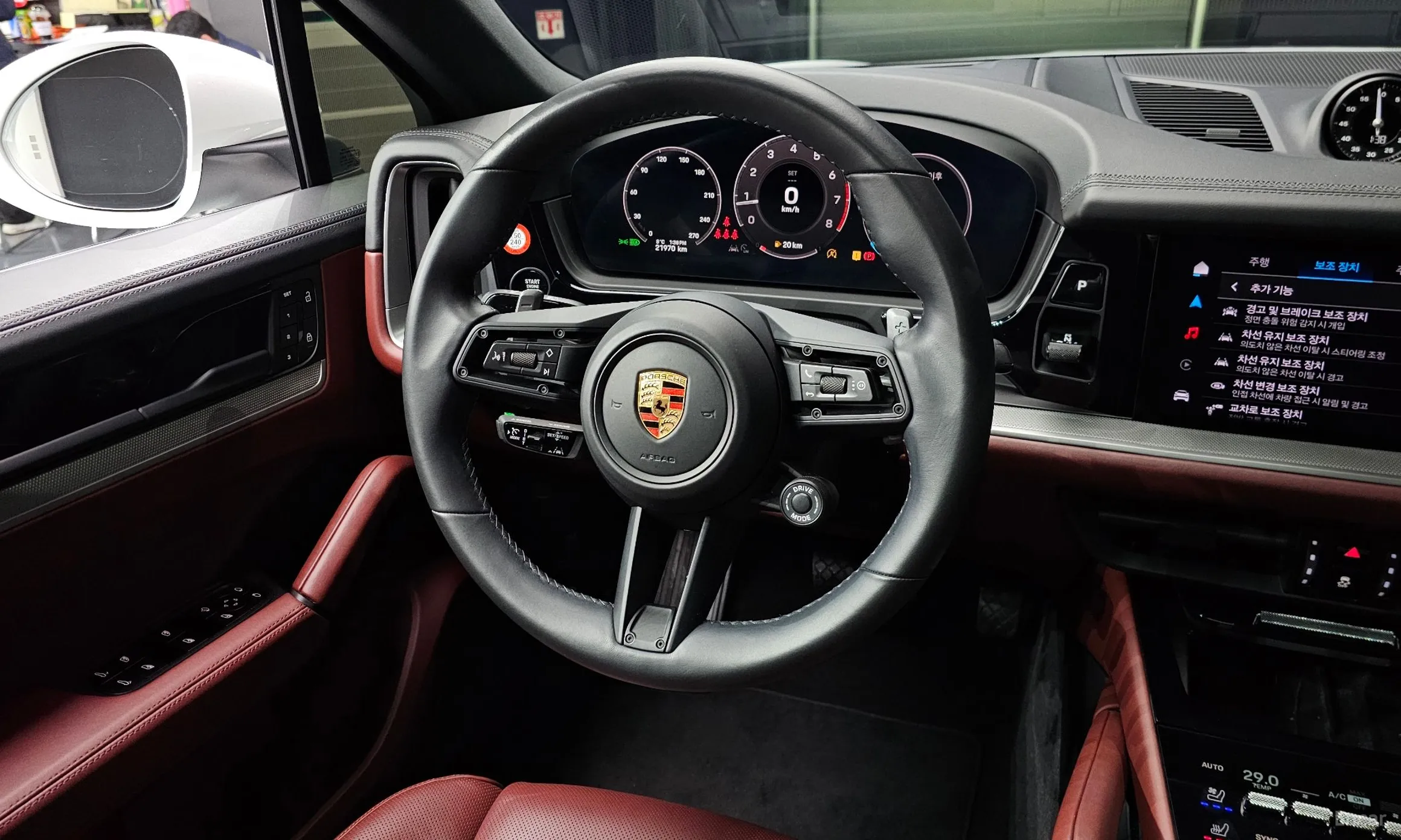 Porsche Cayenne (PO536) превью 12