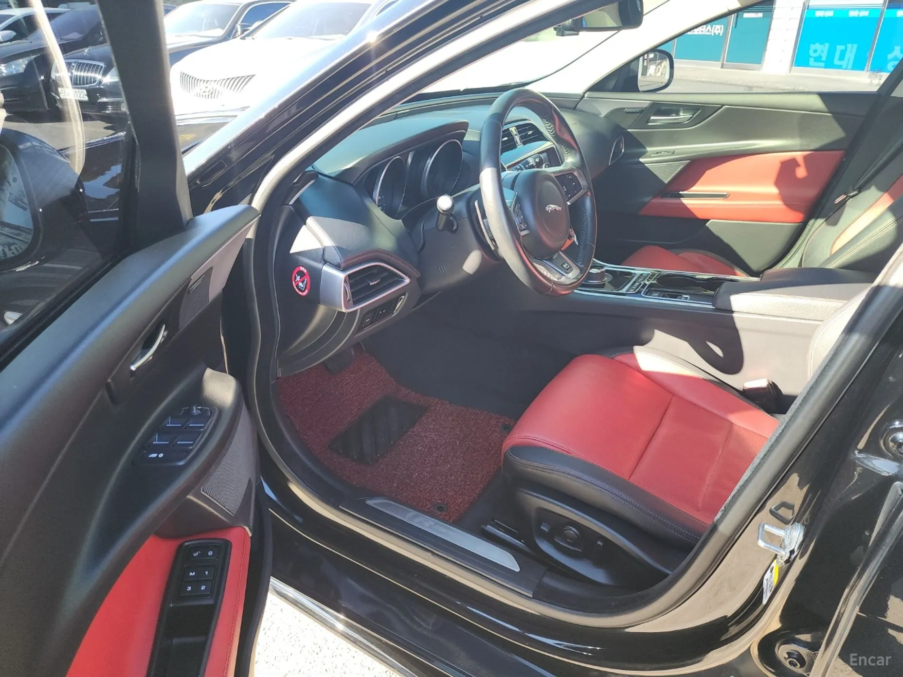 Jaguar XE превью 11