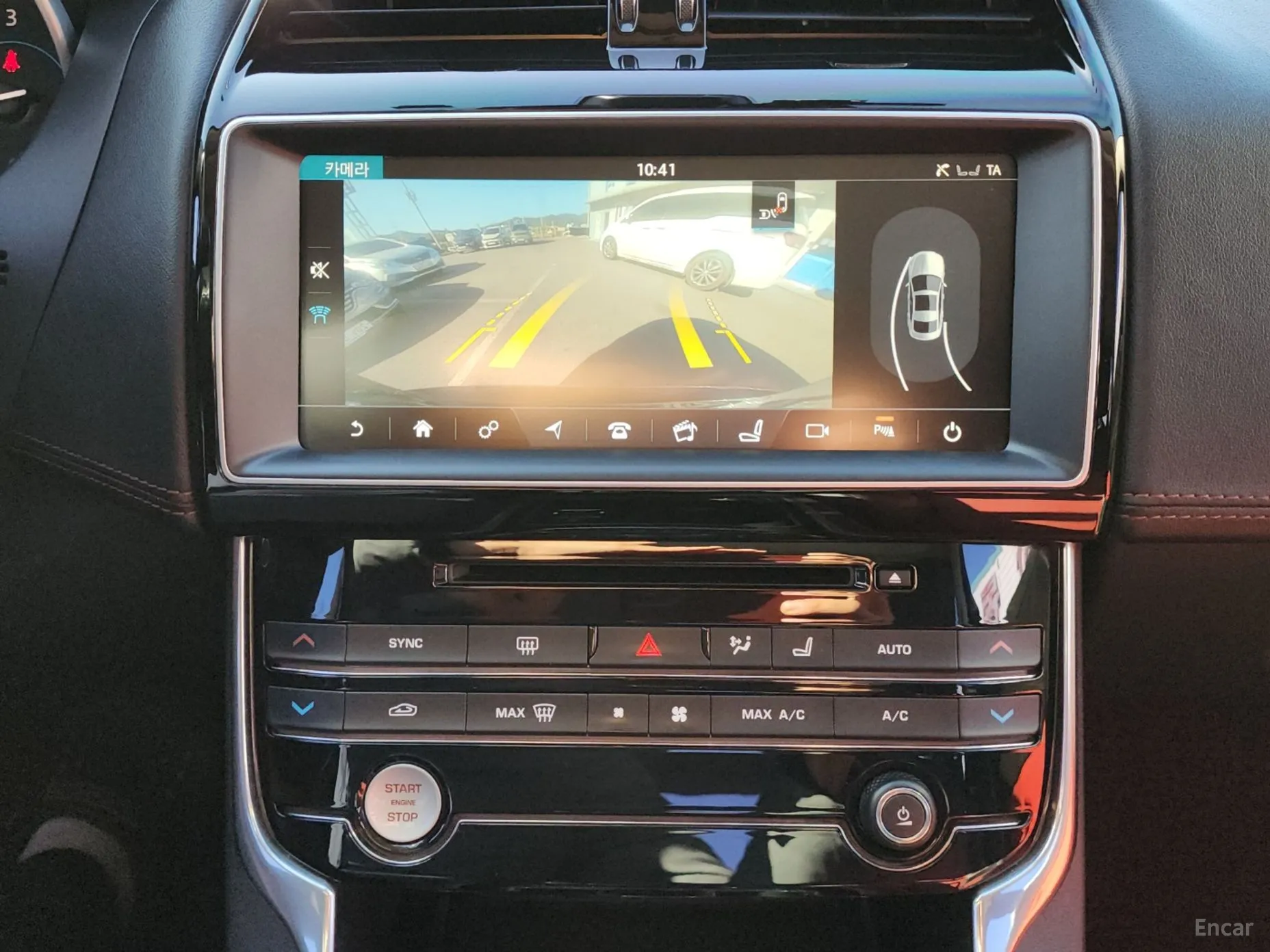 Jaguar XE превью 14