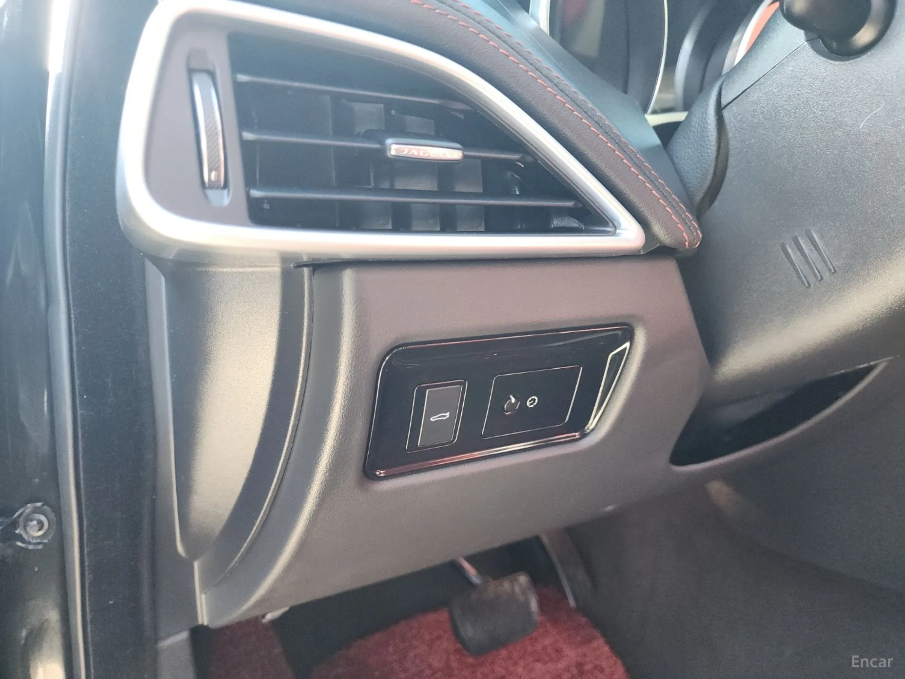 Jaguar XE превью 15