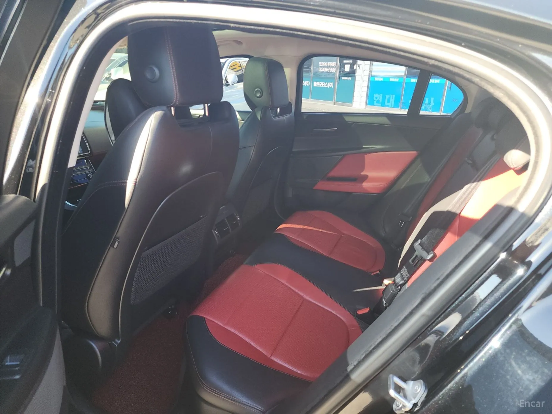 Jaguar XE превью 18