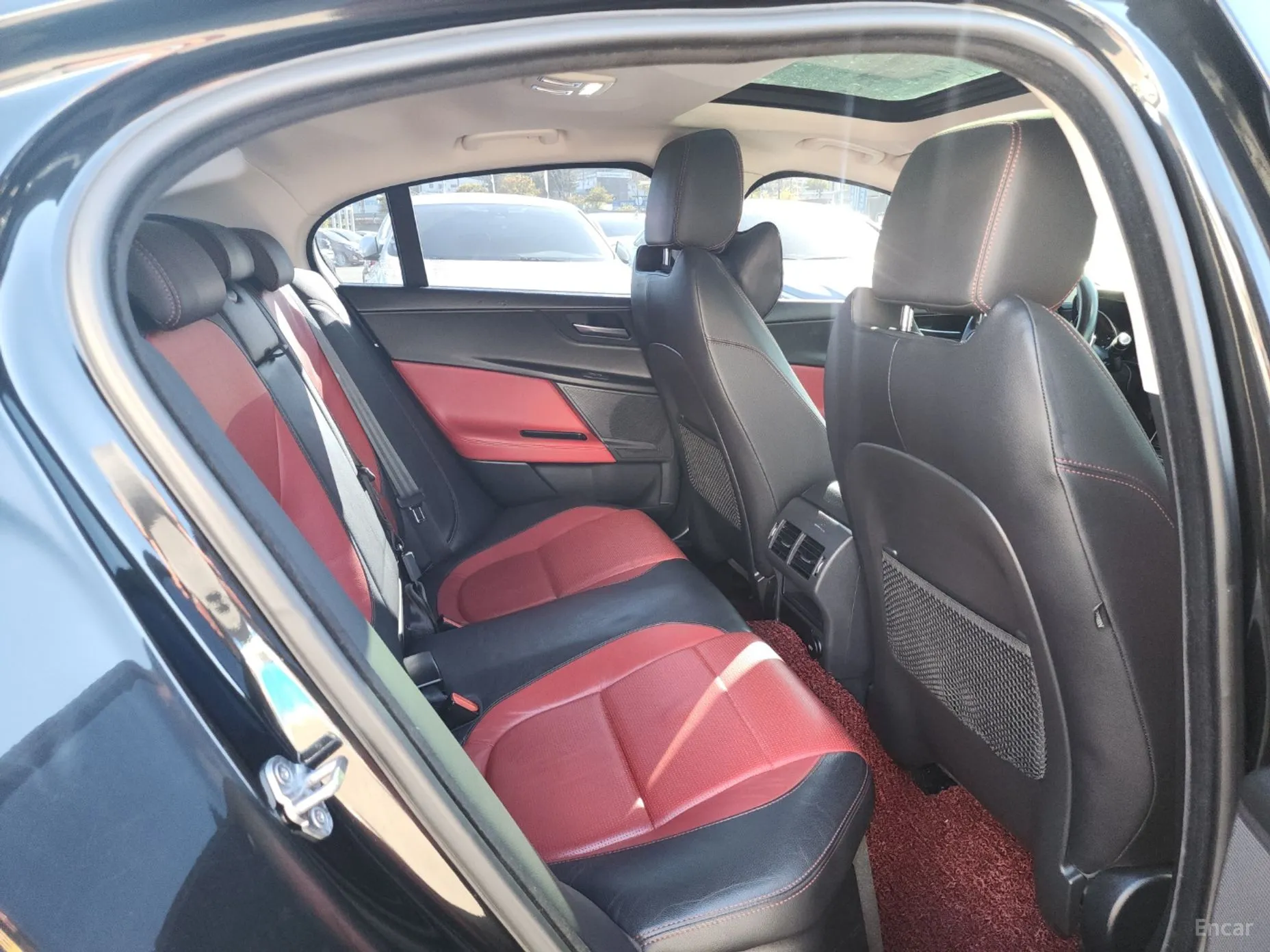 Jaguar XE превью 19