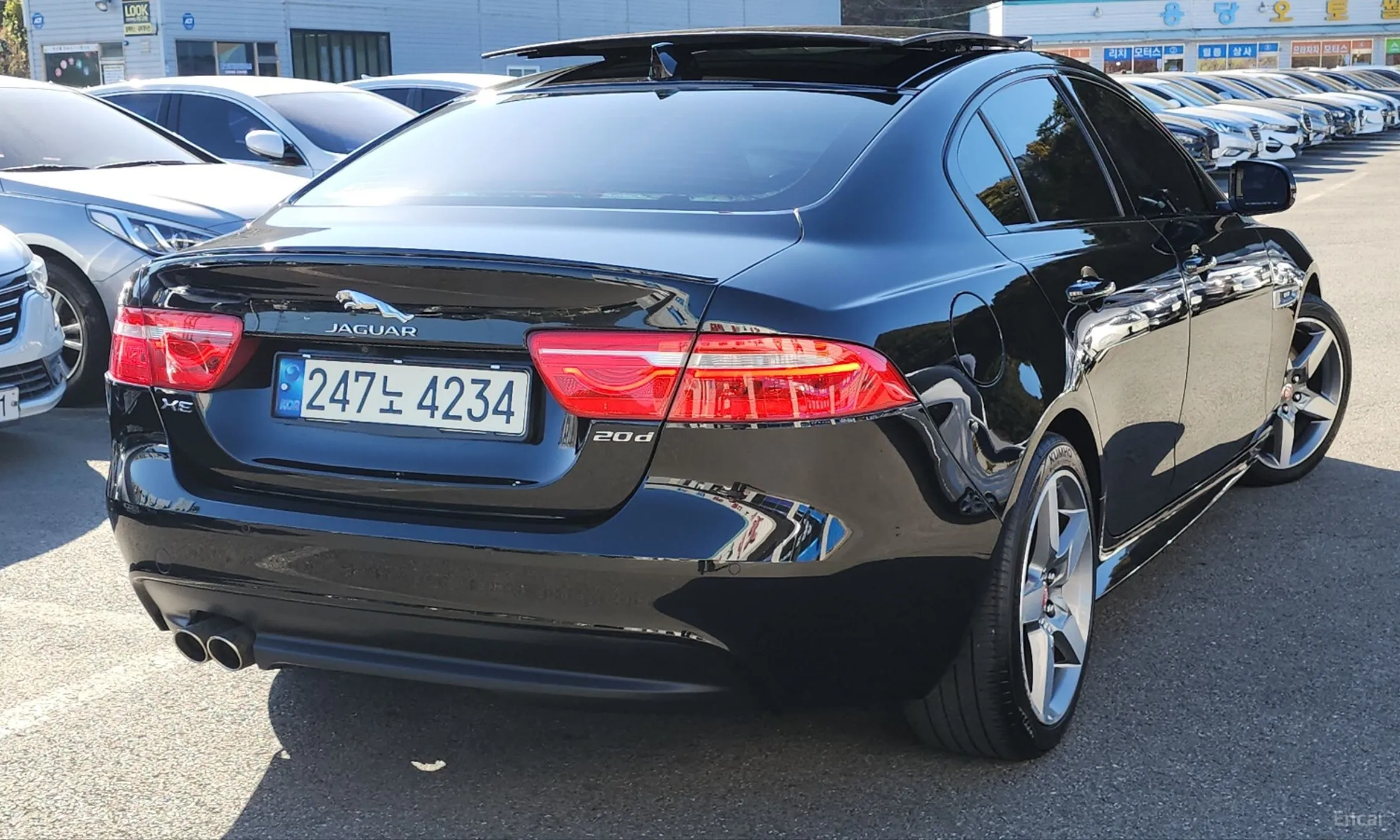 Jaguar XE превью 3