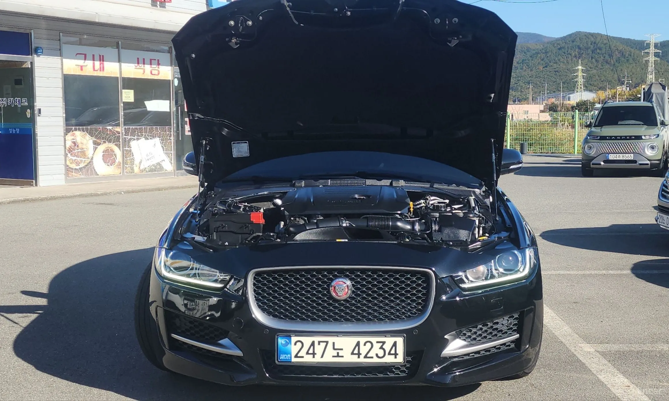 Jaguar XE превью 5