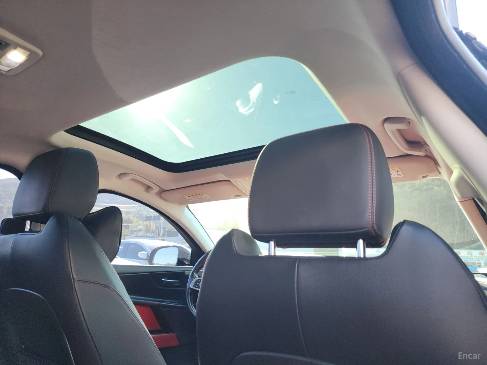 Jaguar XE превью 7