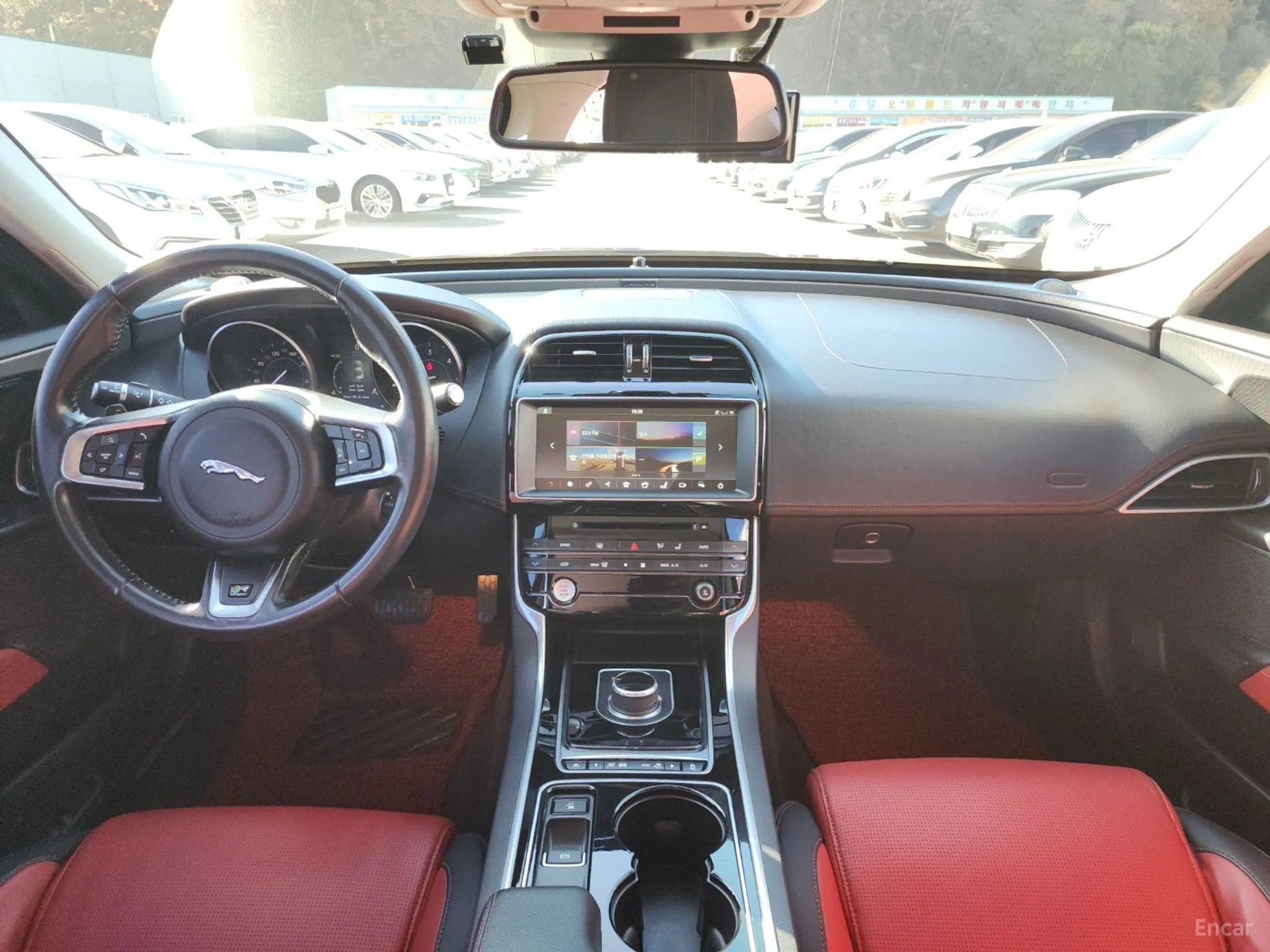 Jaguar XE превью 8