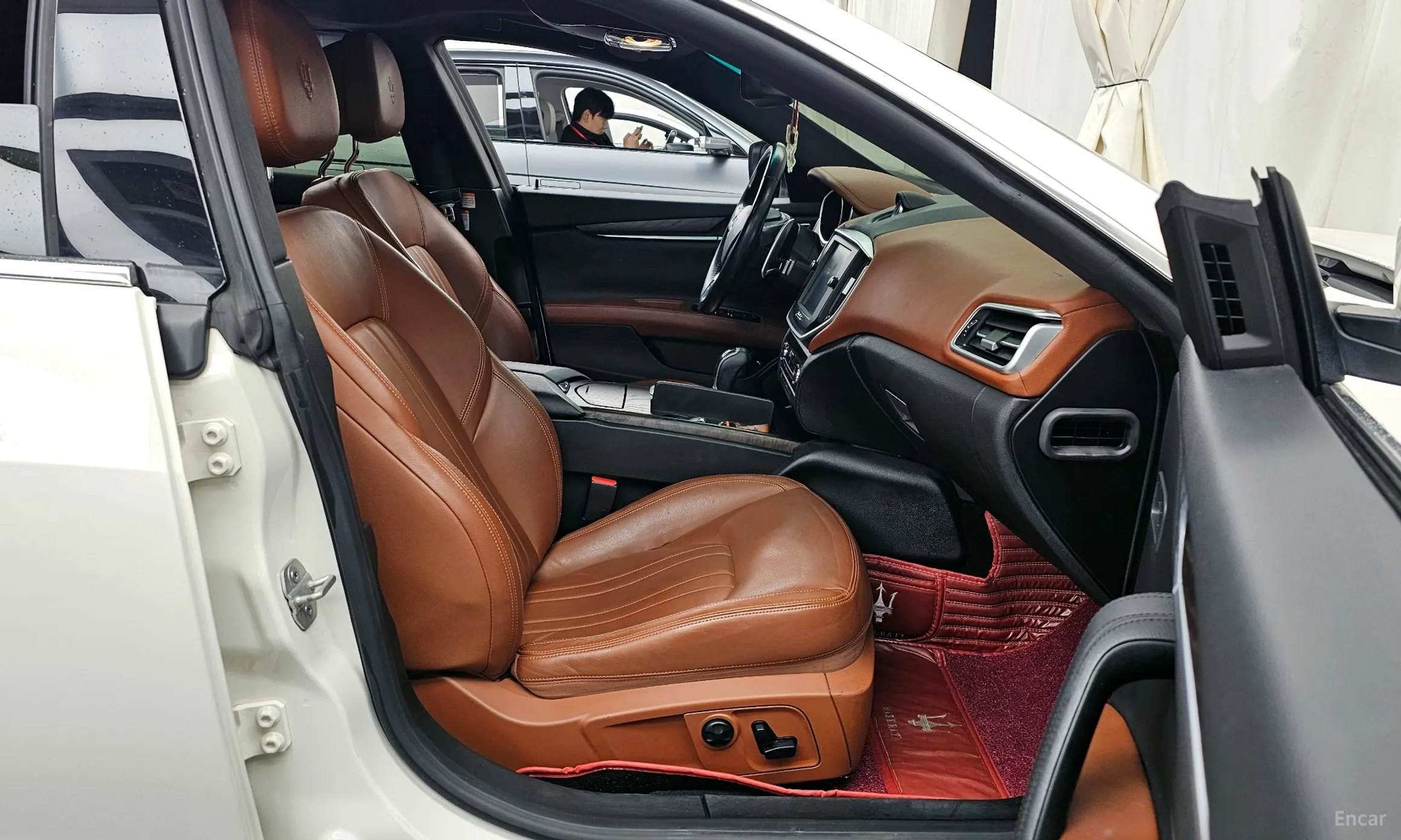 Maserati Ghibli превью 11