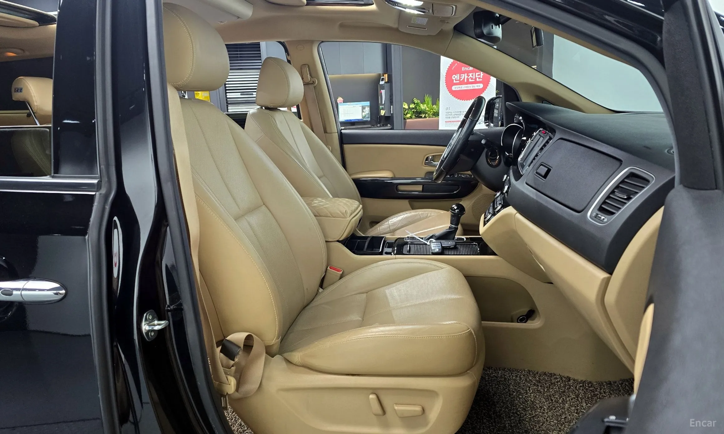 Kia Carnival превью 10