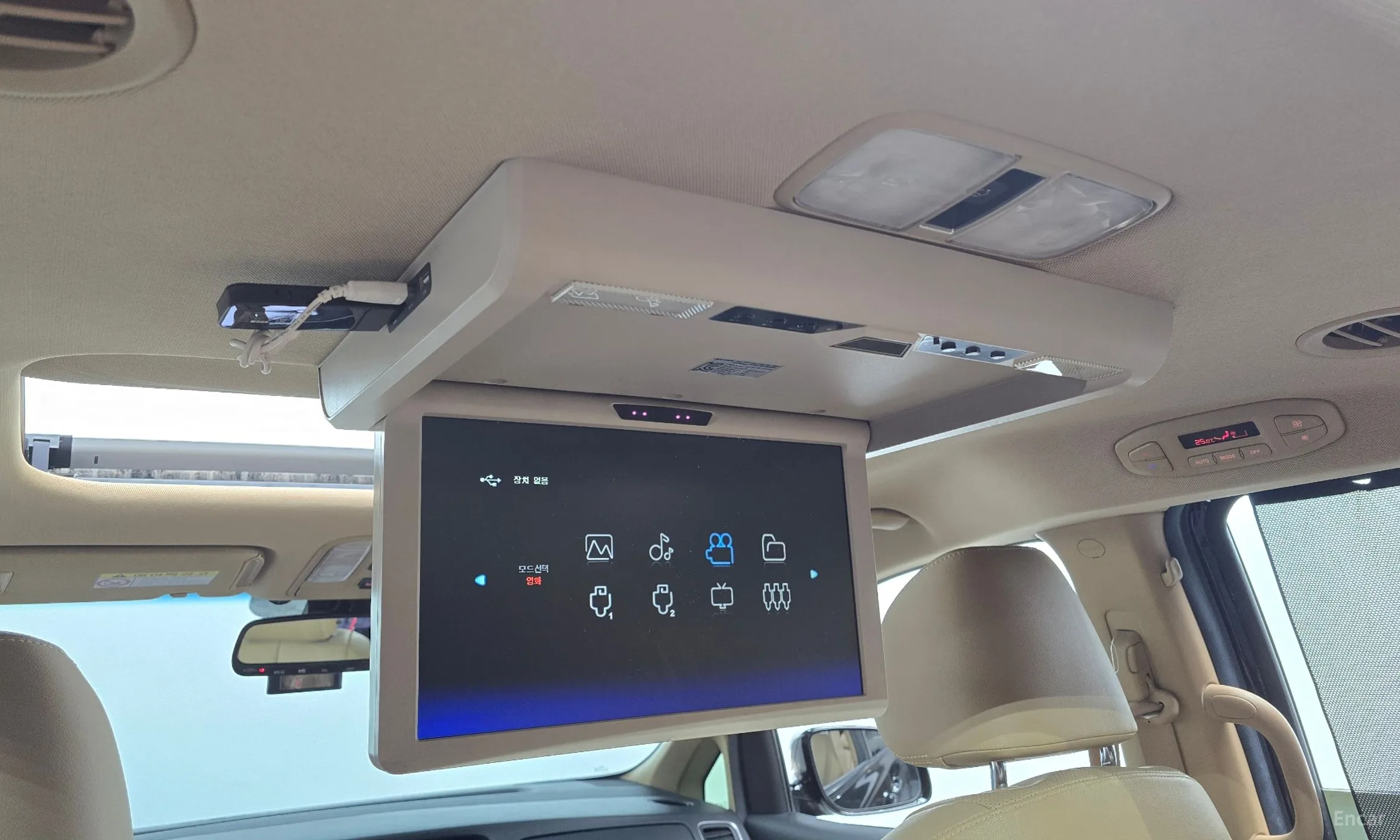 Kia Carnival превью 19