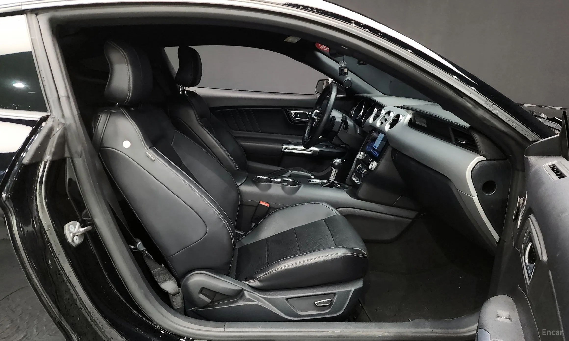 Ford Mustang превью 11