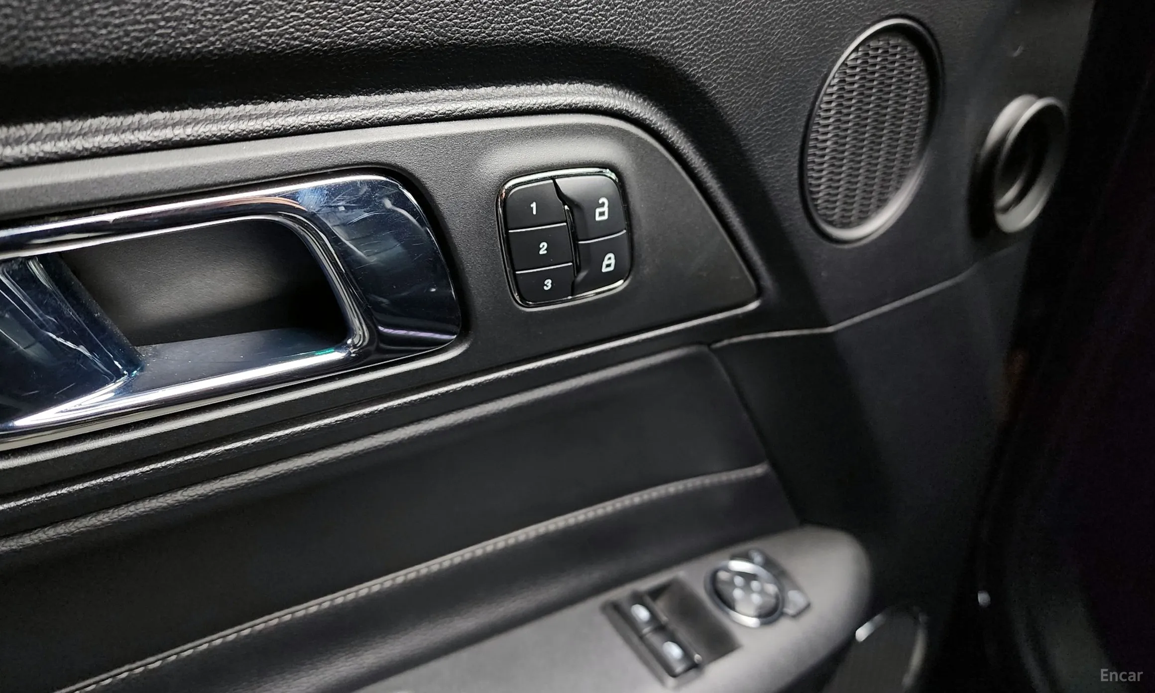 Ford Mustang превью 18