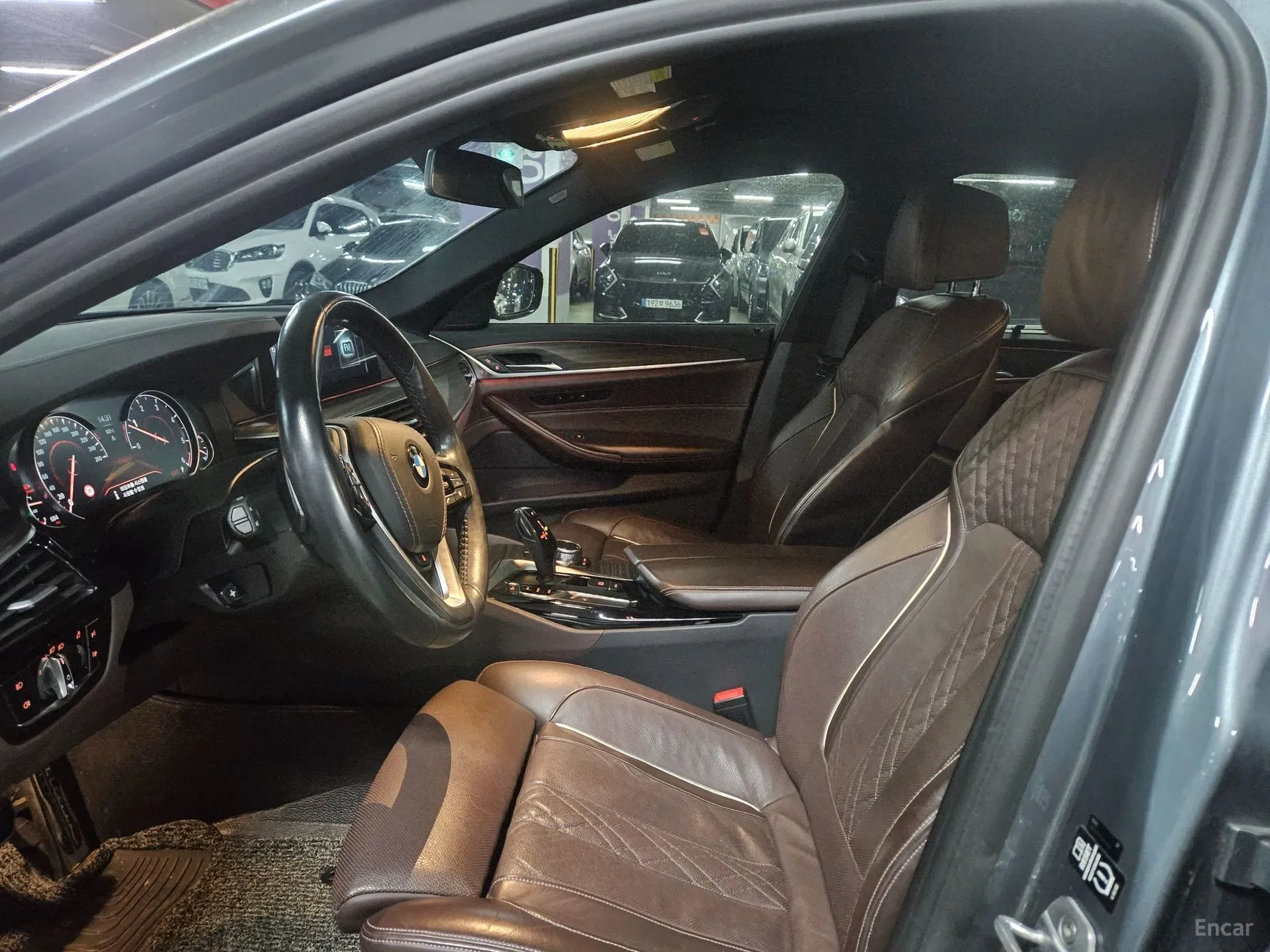 BMW 5 Series (G30) превью 11