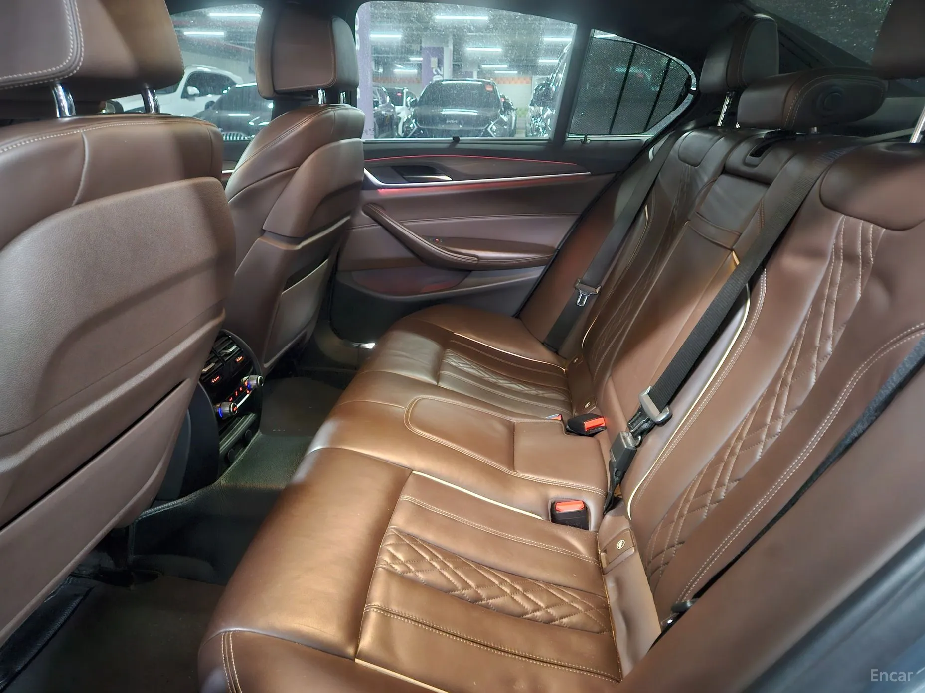 BMW 5 Series (G30) превью 12