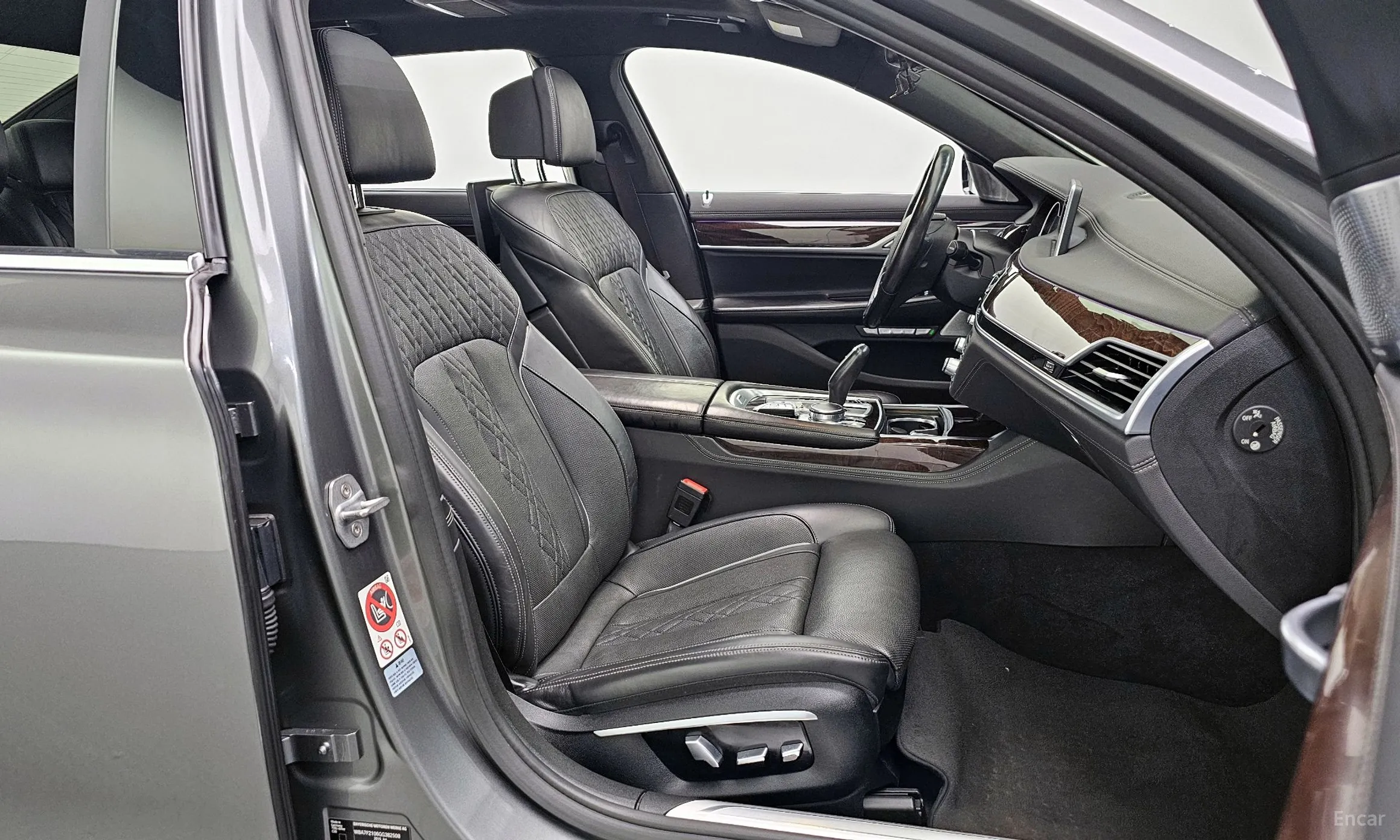 BMW 7 Series (G11) превью 10