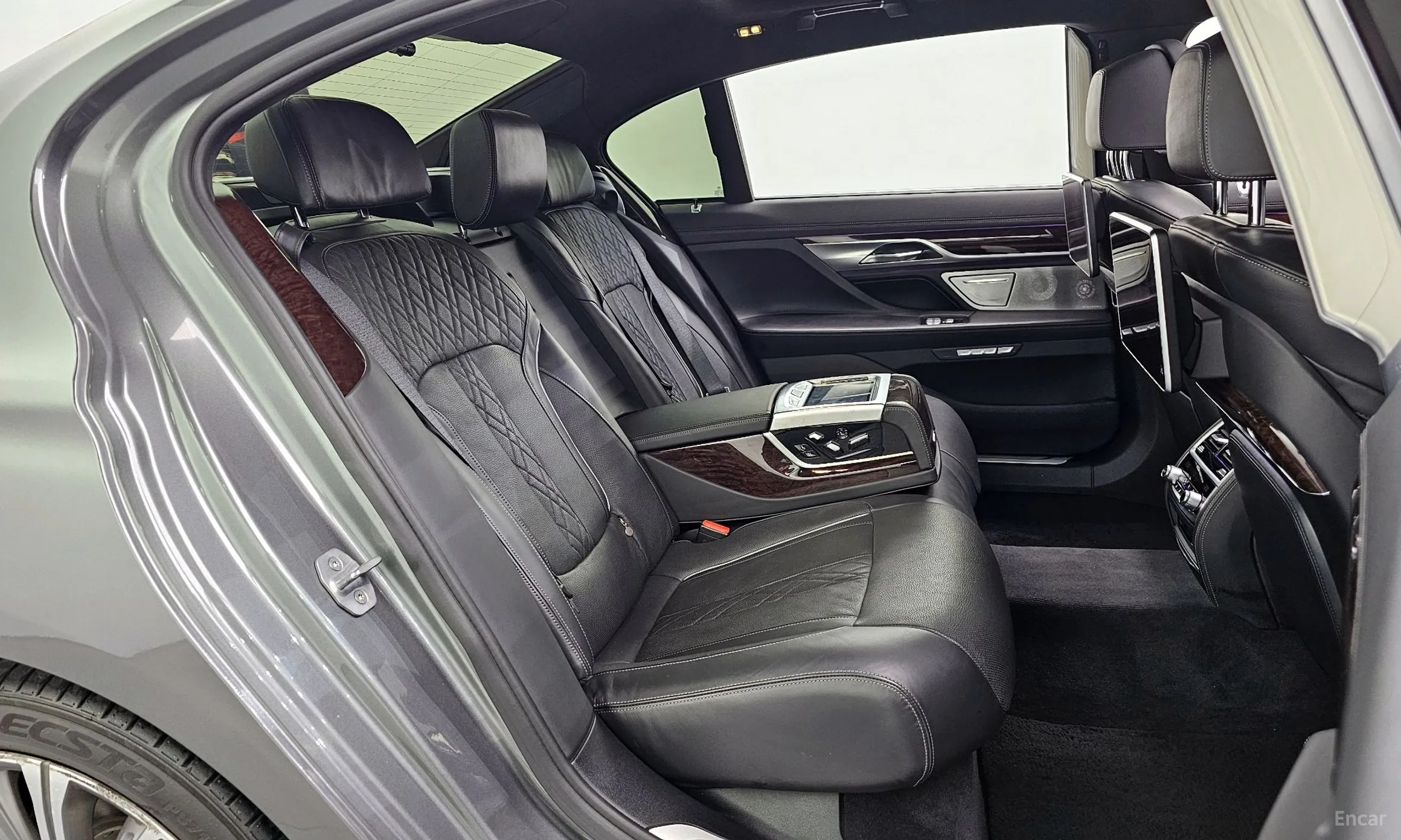 BMW 7 Series (G11) превью 12