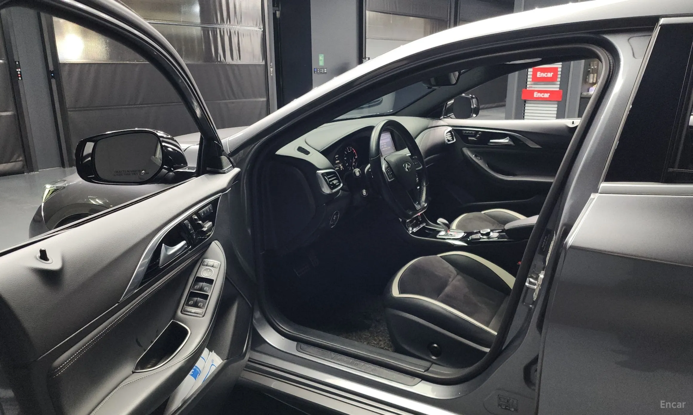 Infiniti Q30 превью 10