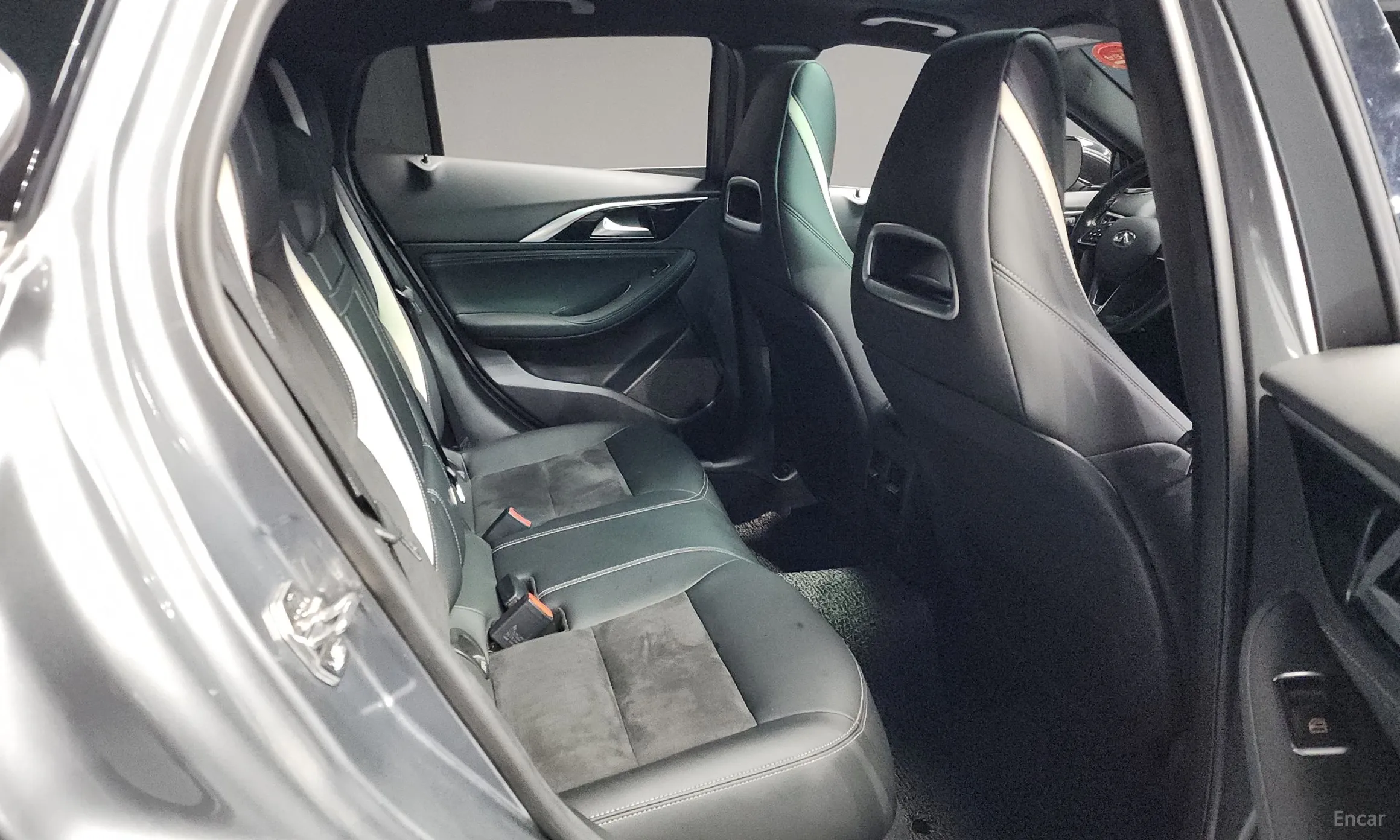 Infiniti Q30 превью 12