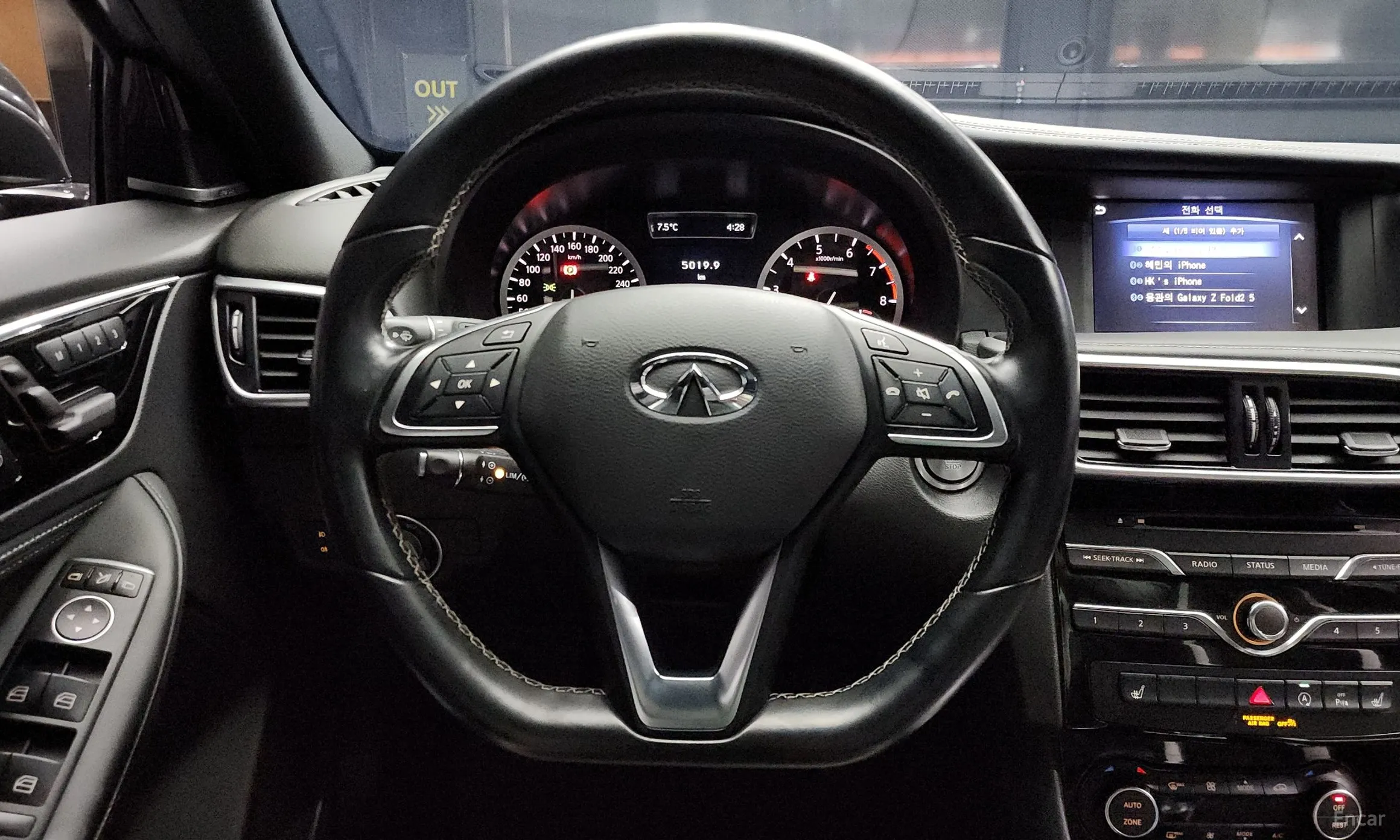 Infiniti Q30 превью 13
