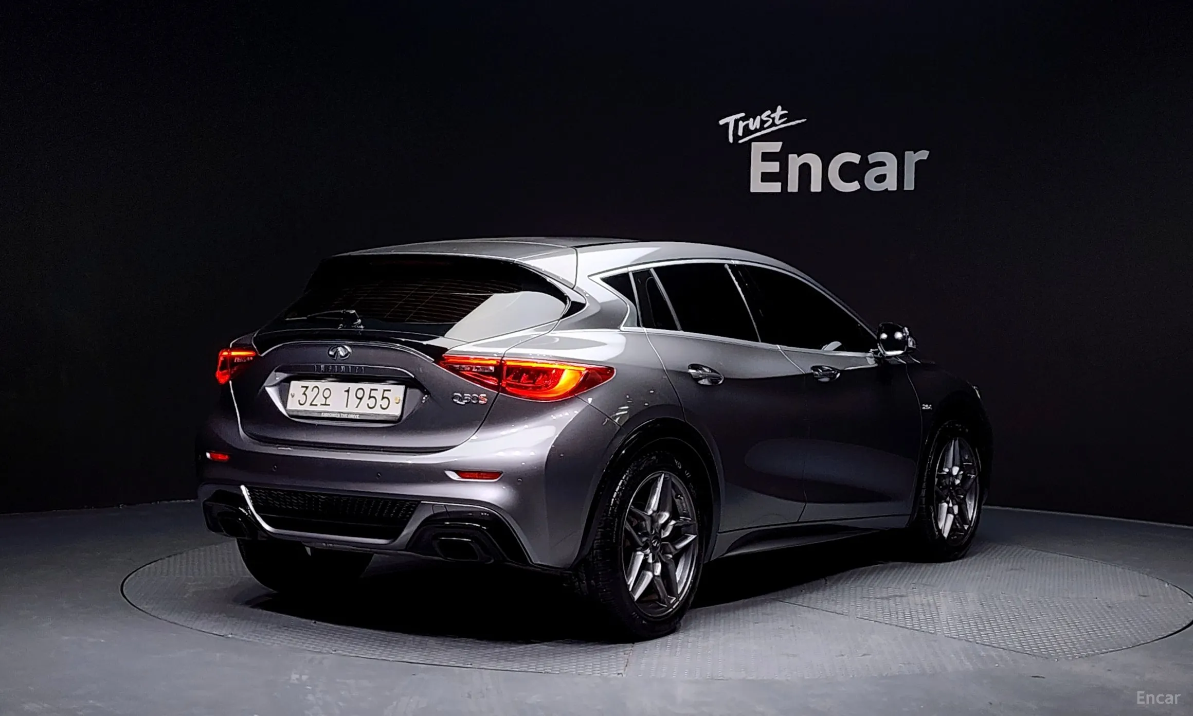 Infiniti Q30
