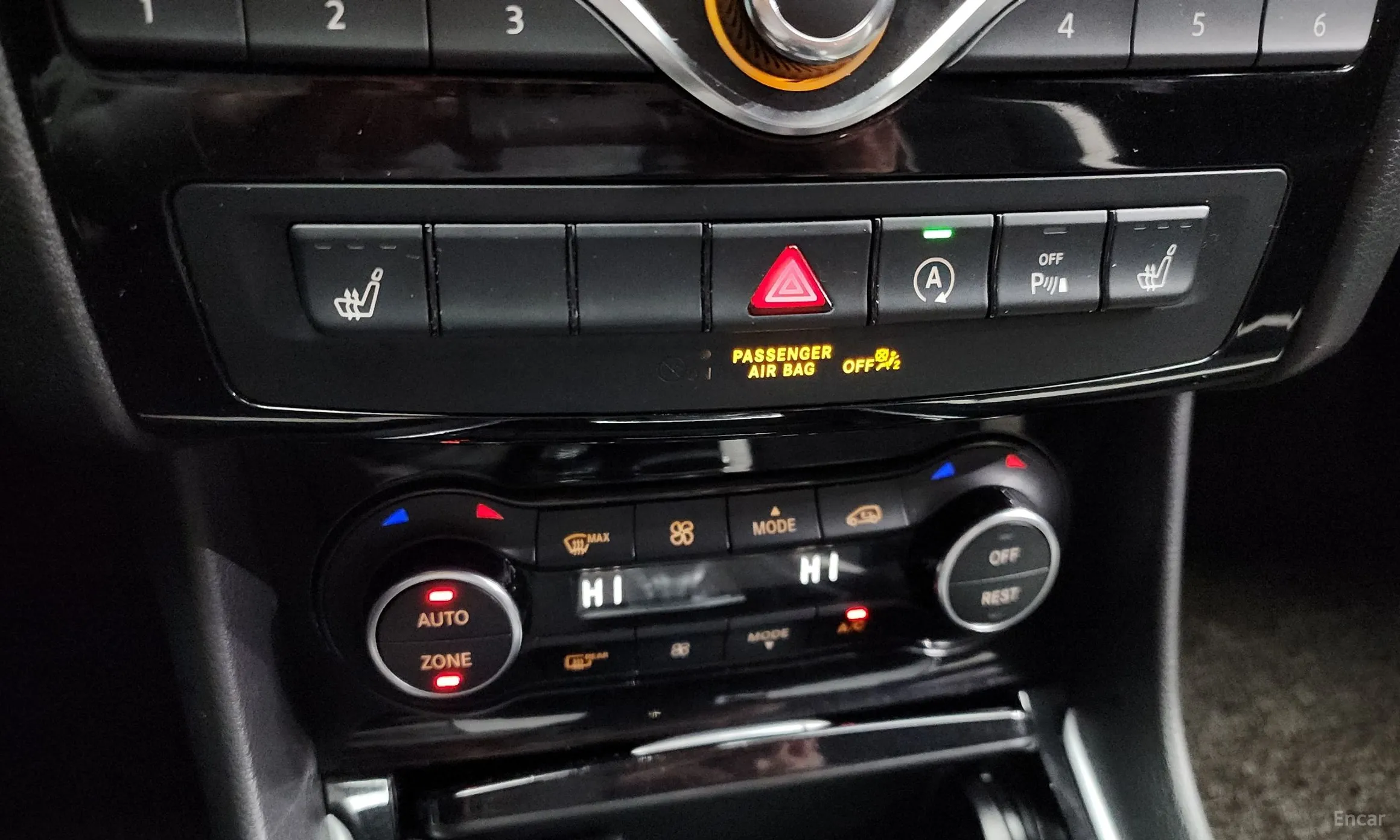 Infiniti Q30 превью 17