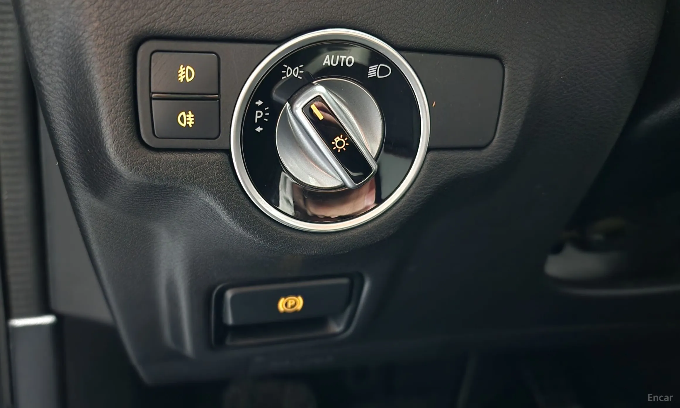 Infiniti Q30 превью 18