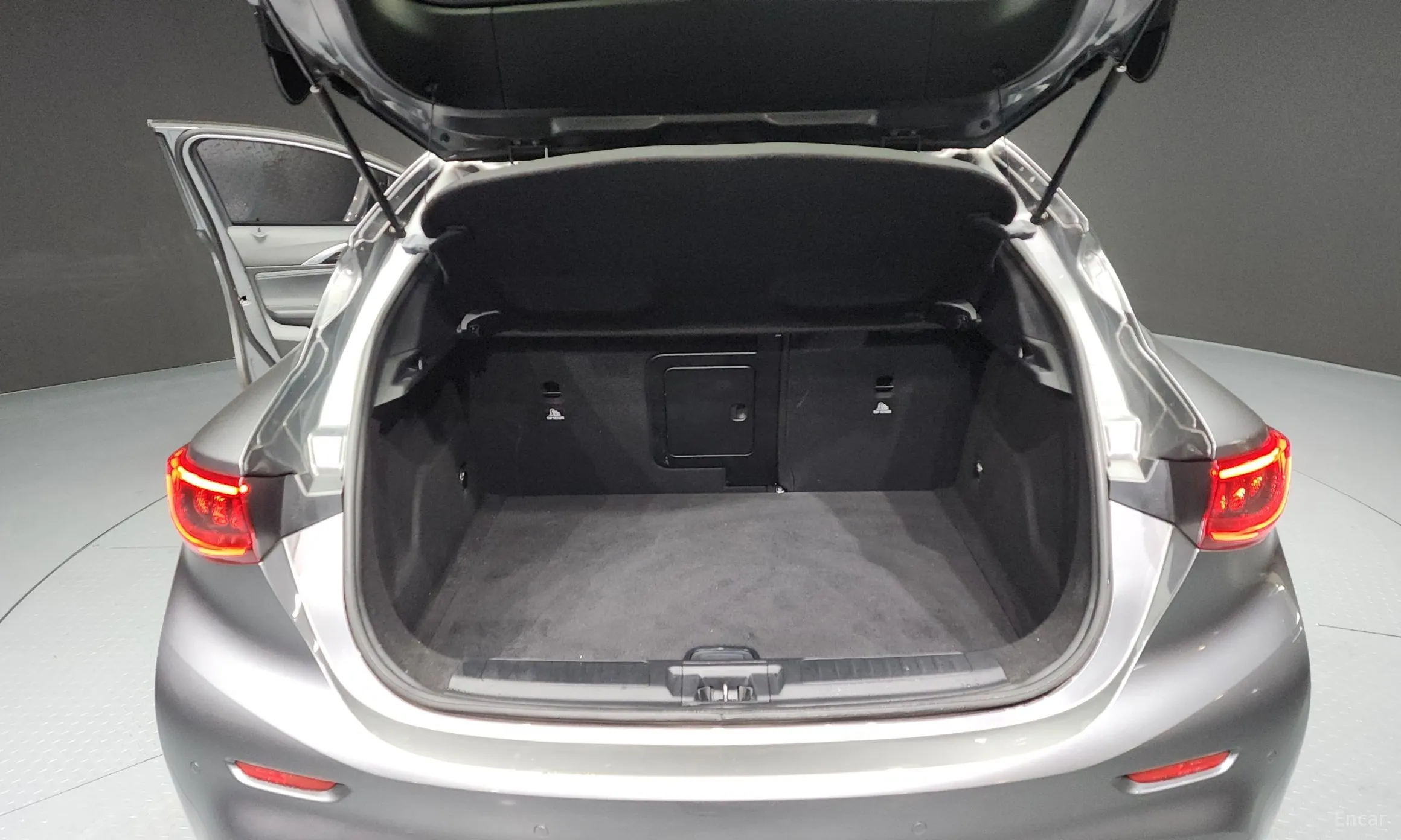 Infiniti Q30 превью 20