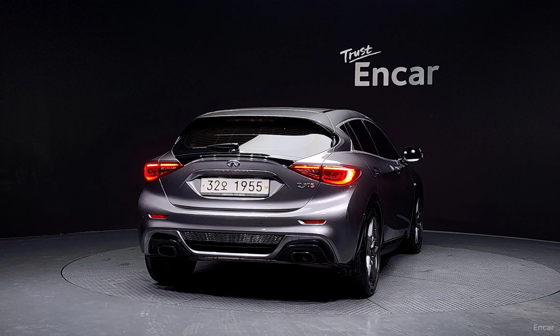 Infiniti Q30 превью 4