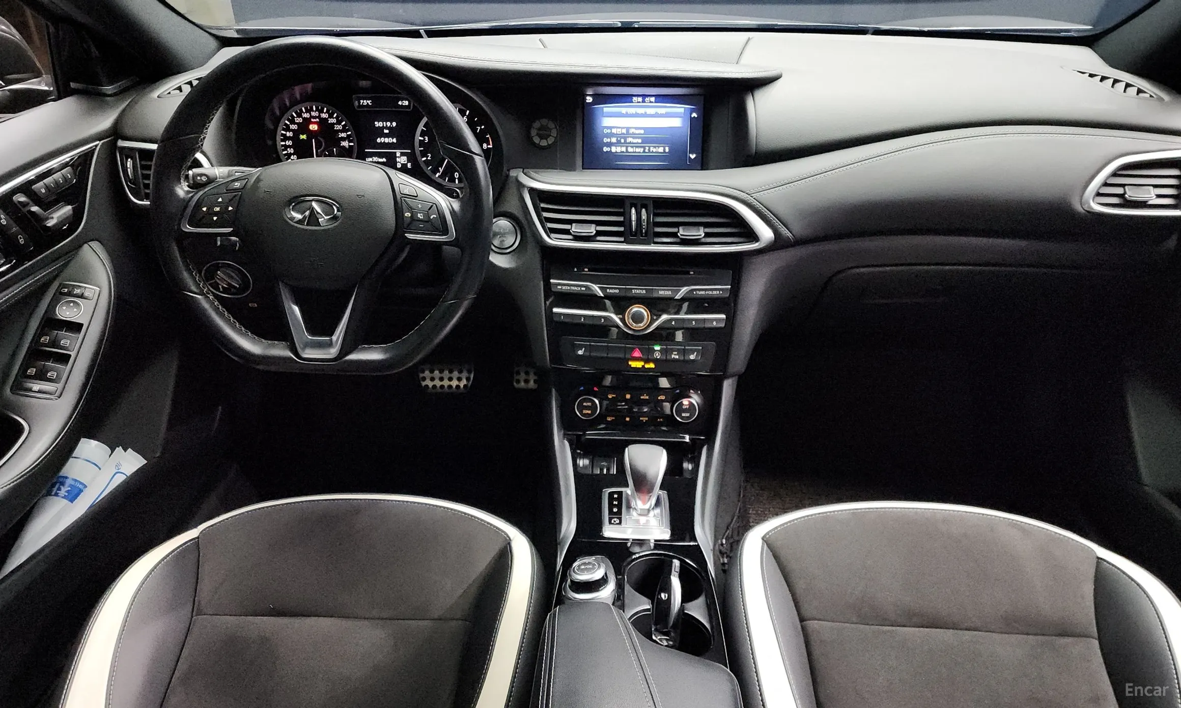 Infiniti Q30 превью 7
